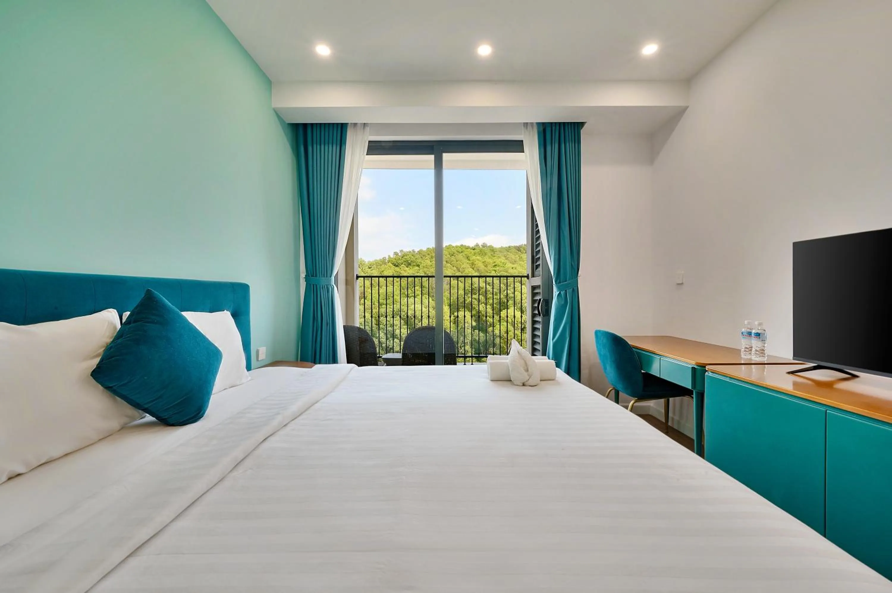 Bed in La isla Apartments & Villas - Sea View & Fireworks Phu Quoc