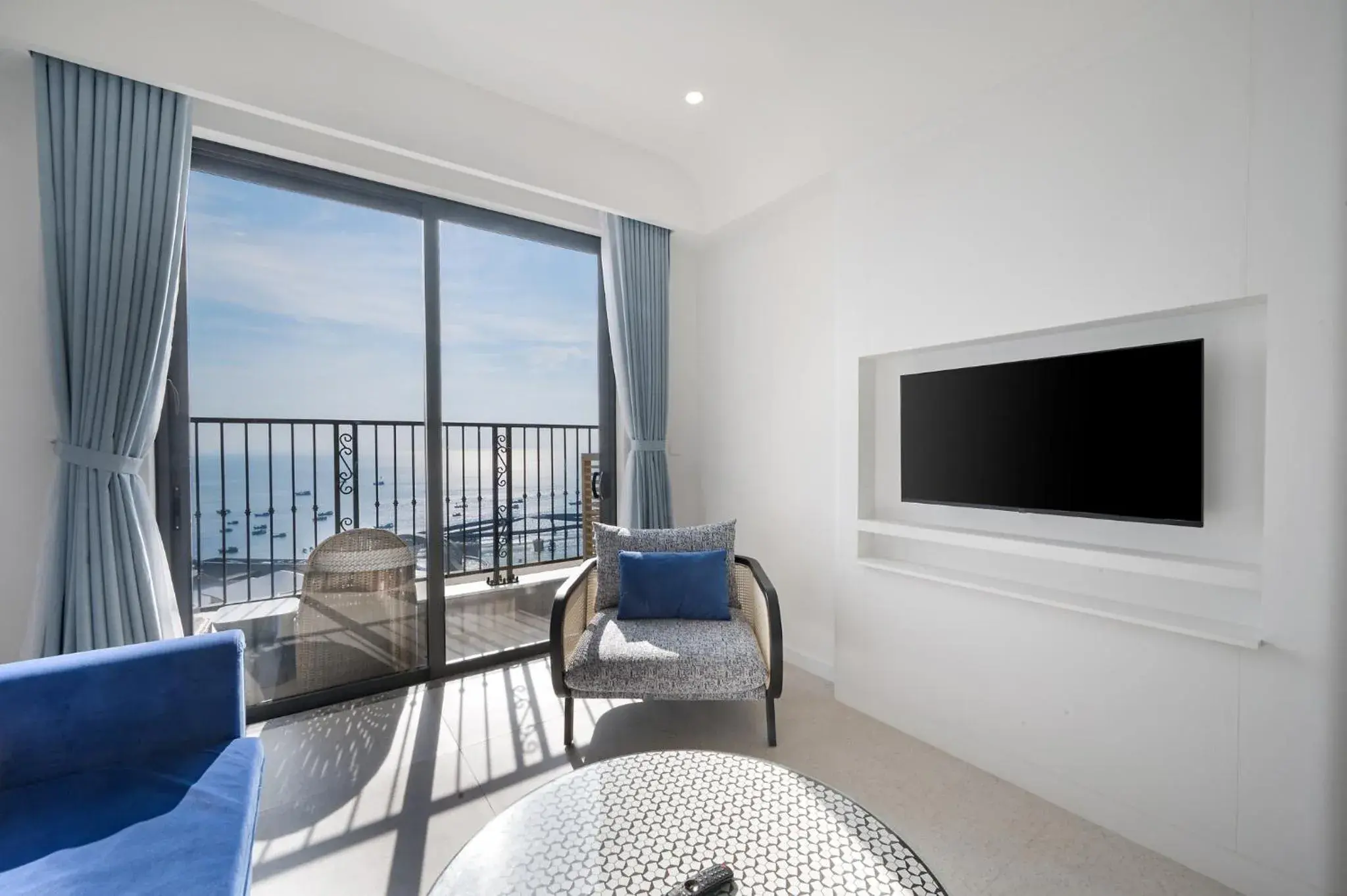 One-Bedroom Apartment - Oceanfront in La isla Apartments & Villas - Sea View & Fireworks Phu Quoc One-Bedroom Apartment - Oceanfront in La isla Apartments & Villas - Sea View & Fireworks Phu Quoc