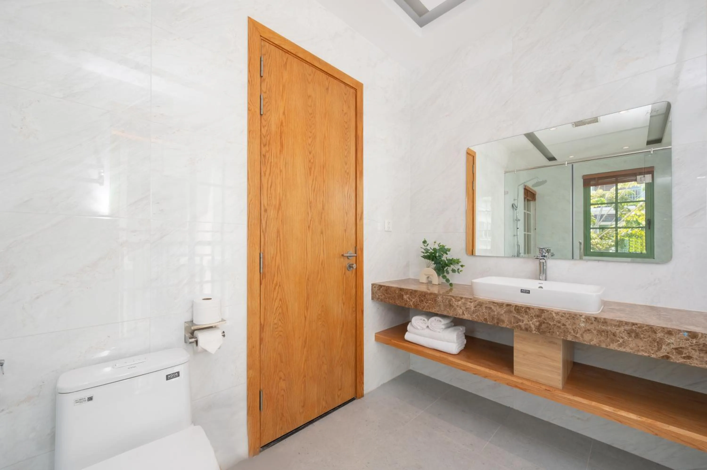 Bathroom in La isla Apartments & Villas - Sea View & Fireworks Phu Quoc