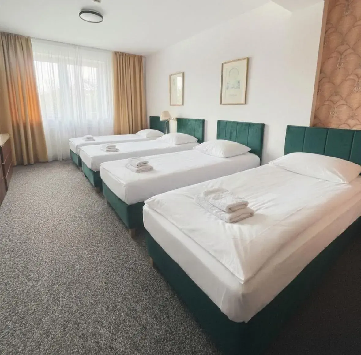 Quadruple Room with Private Bathroom - single occupancy in Hotel Bella Vista Warszawa Quadruple Room with Private Bathroom - single occupancy in Hotel Bella Vista Warszawa
