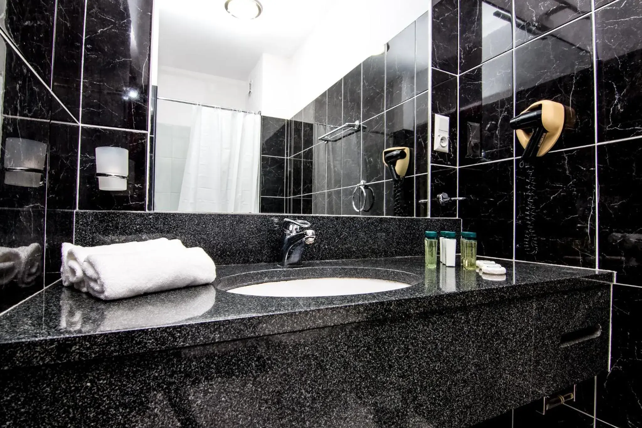 Large Twin Room - single occupancy in Hotel Bella Vista Warszawa Large Twin Room - single occupancy in Hotel Bella Vista Warszawa