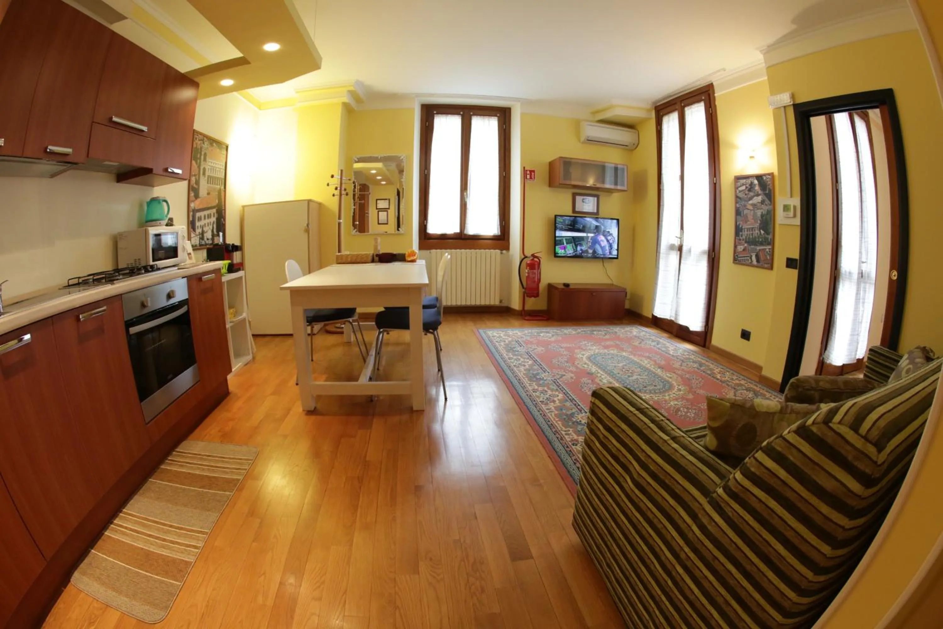 Lounge or bar in Central House Bergamo