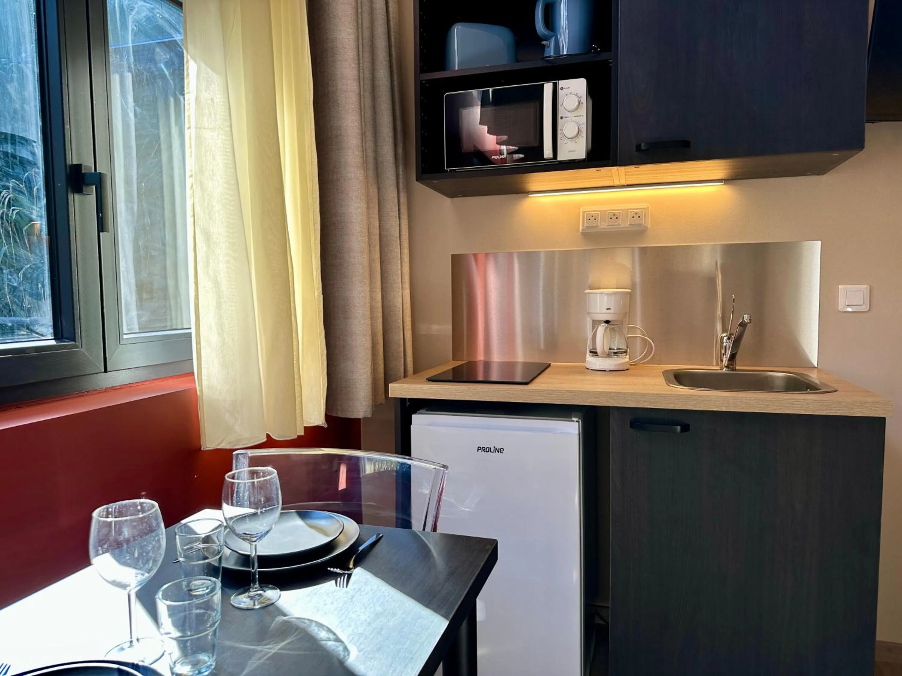 Dining area in Smartappart Niort