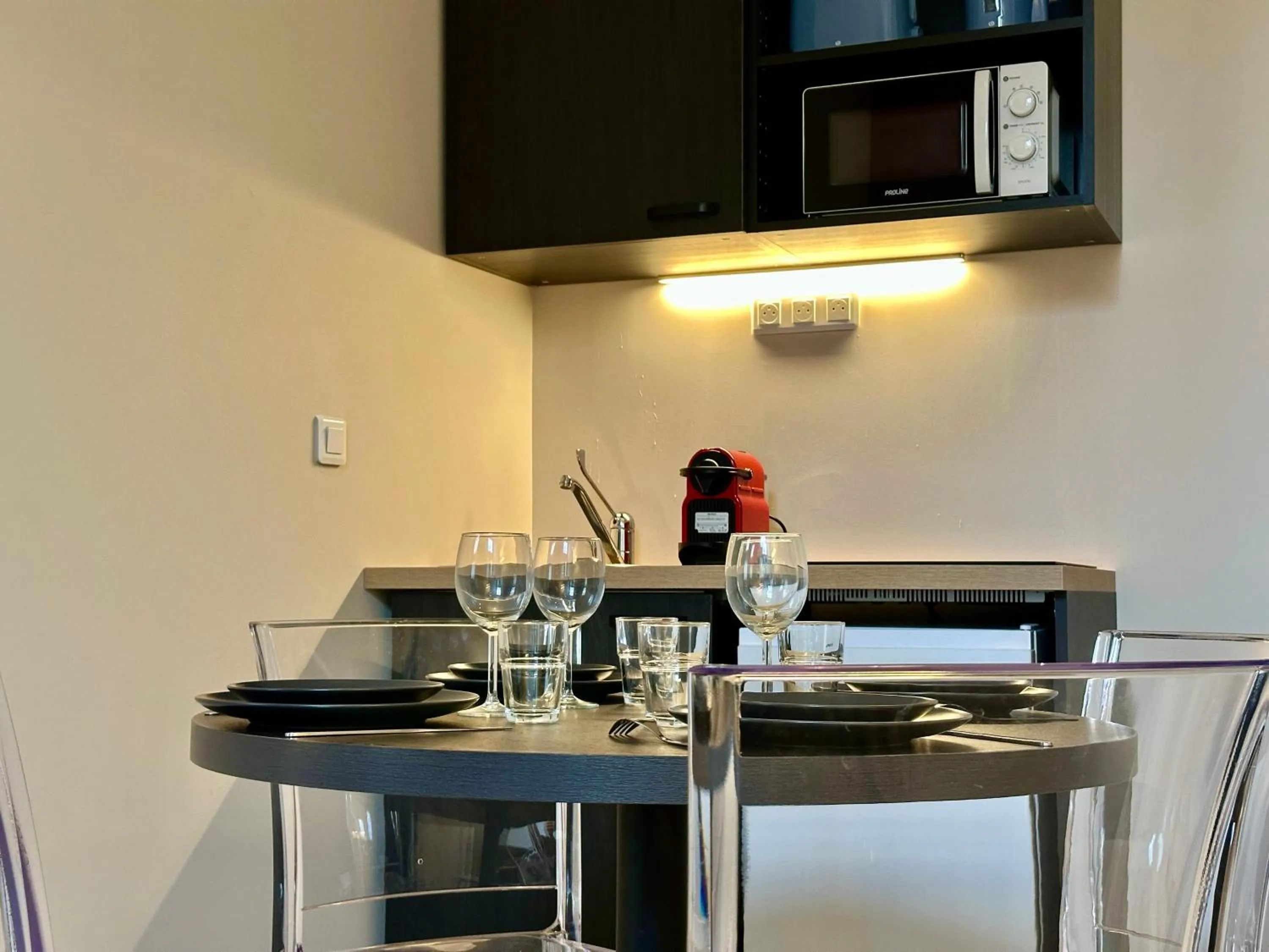 Dining area in Smartappart Niort