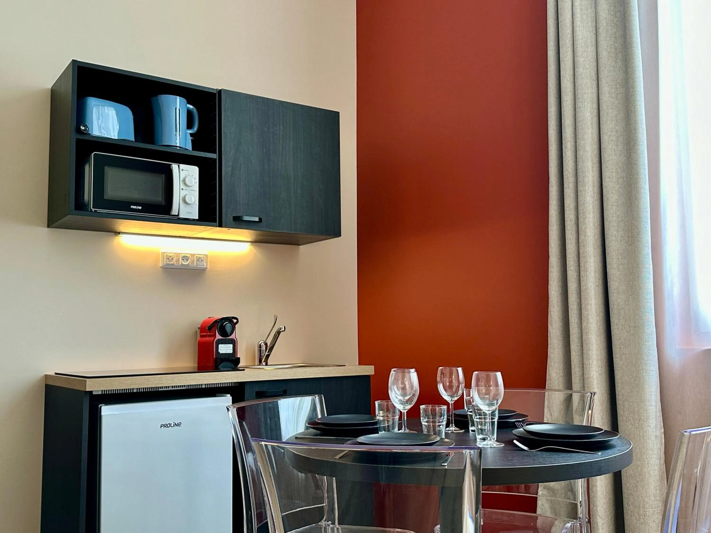 Dining area in Smartappart Niort