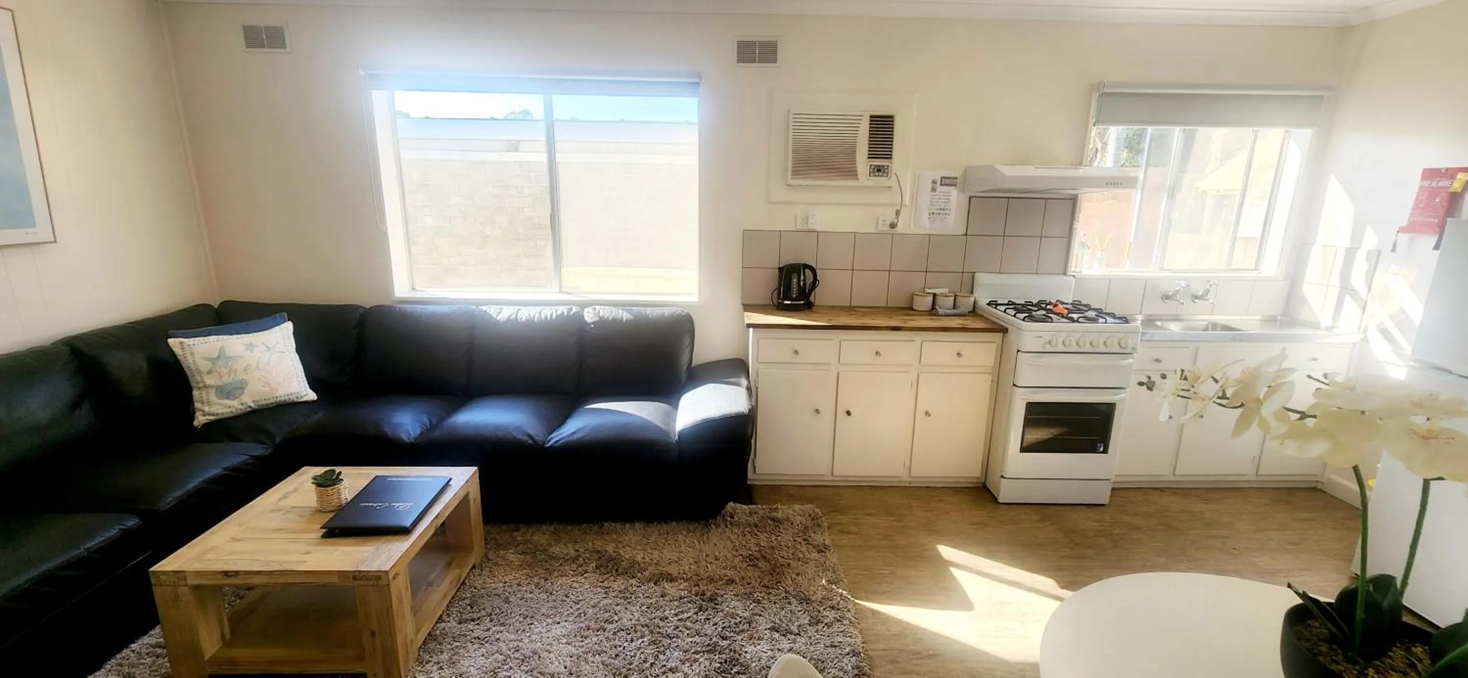 Kitchen or kitchenette in Echo Beach Tourist Park