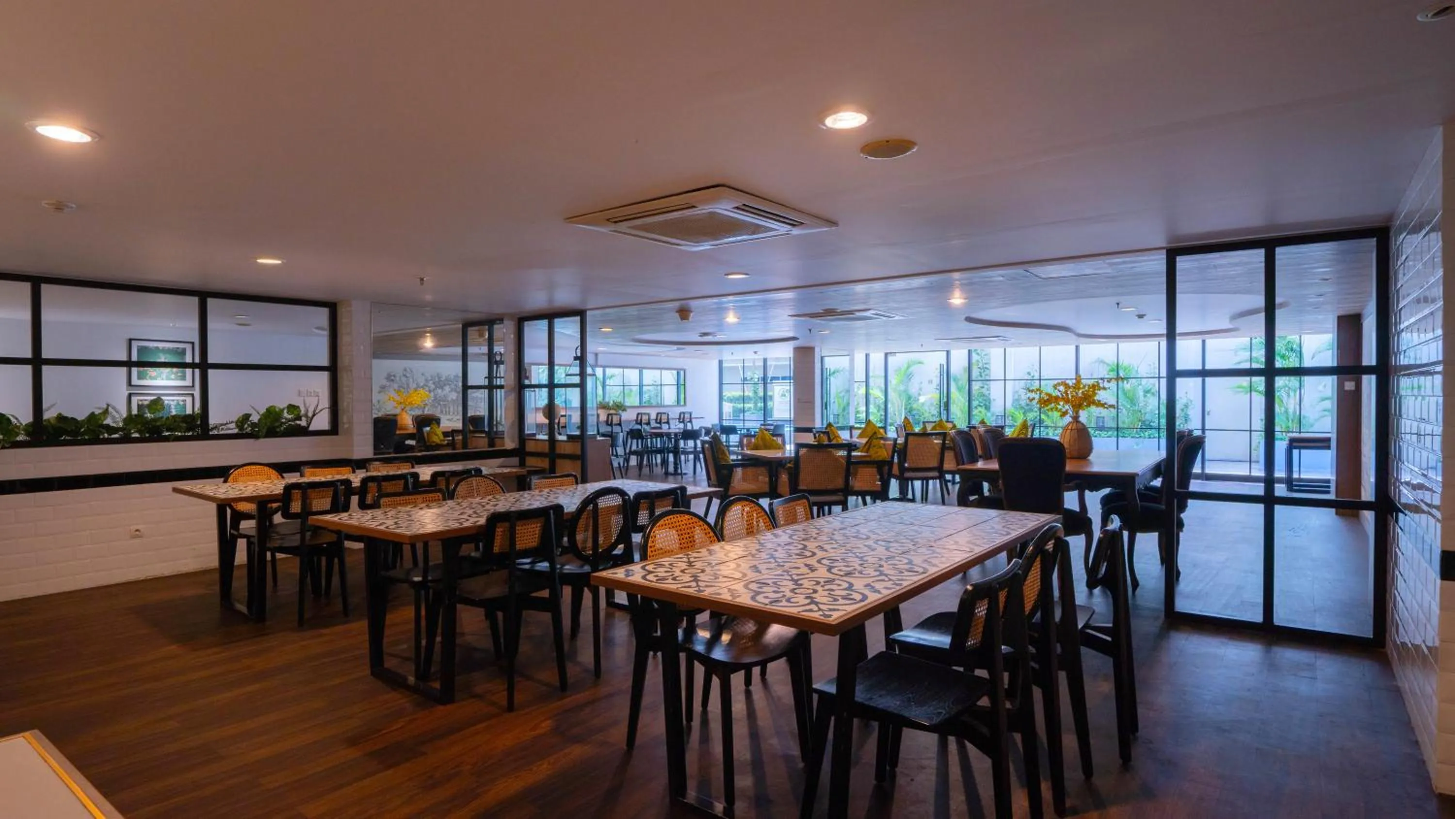 Restaurant/places to eat in Swiss-Belcourt Bogor