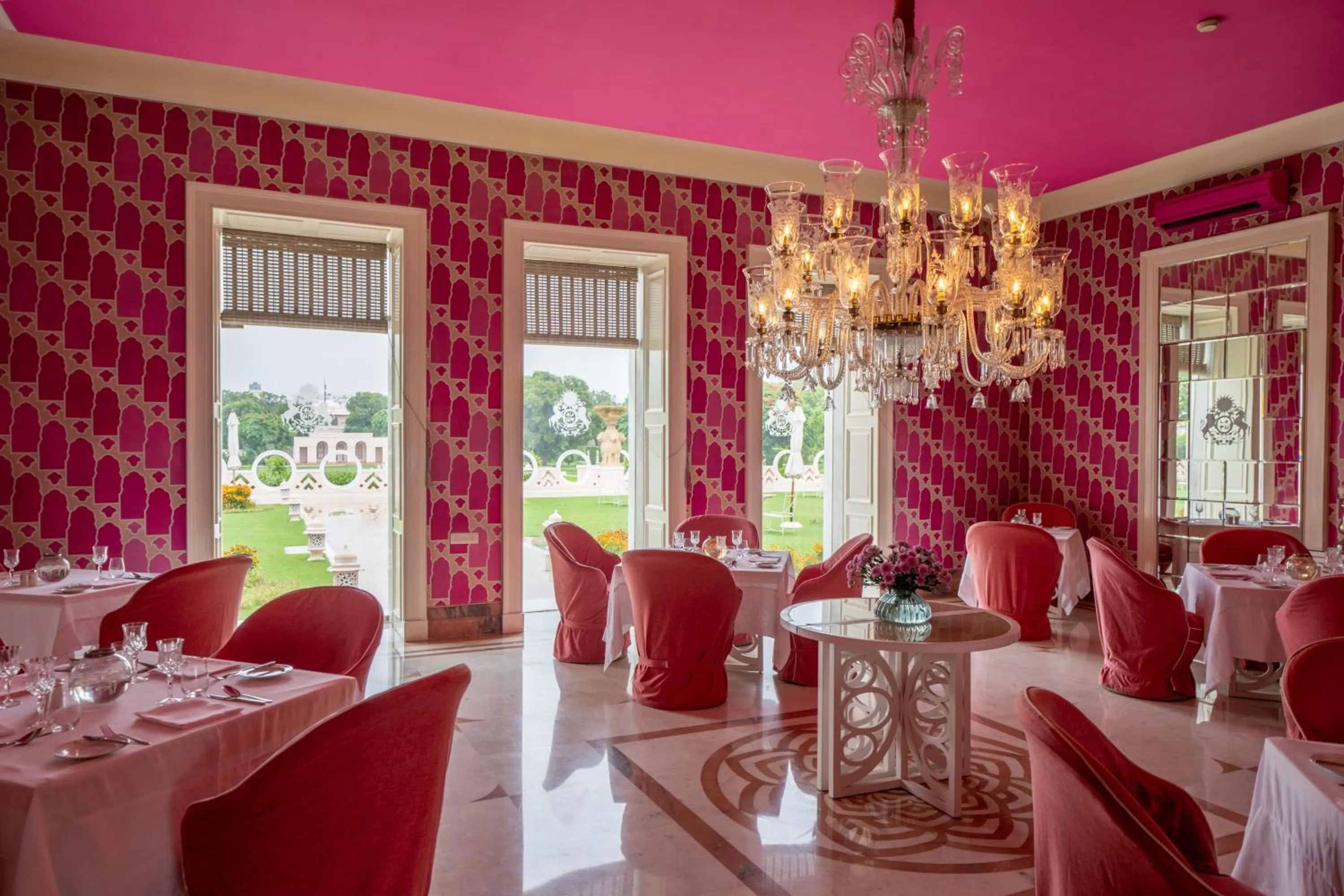 Restaurant/places to eat in Rajmahal Palace RAAS