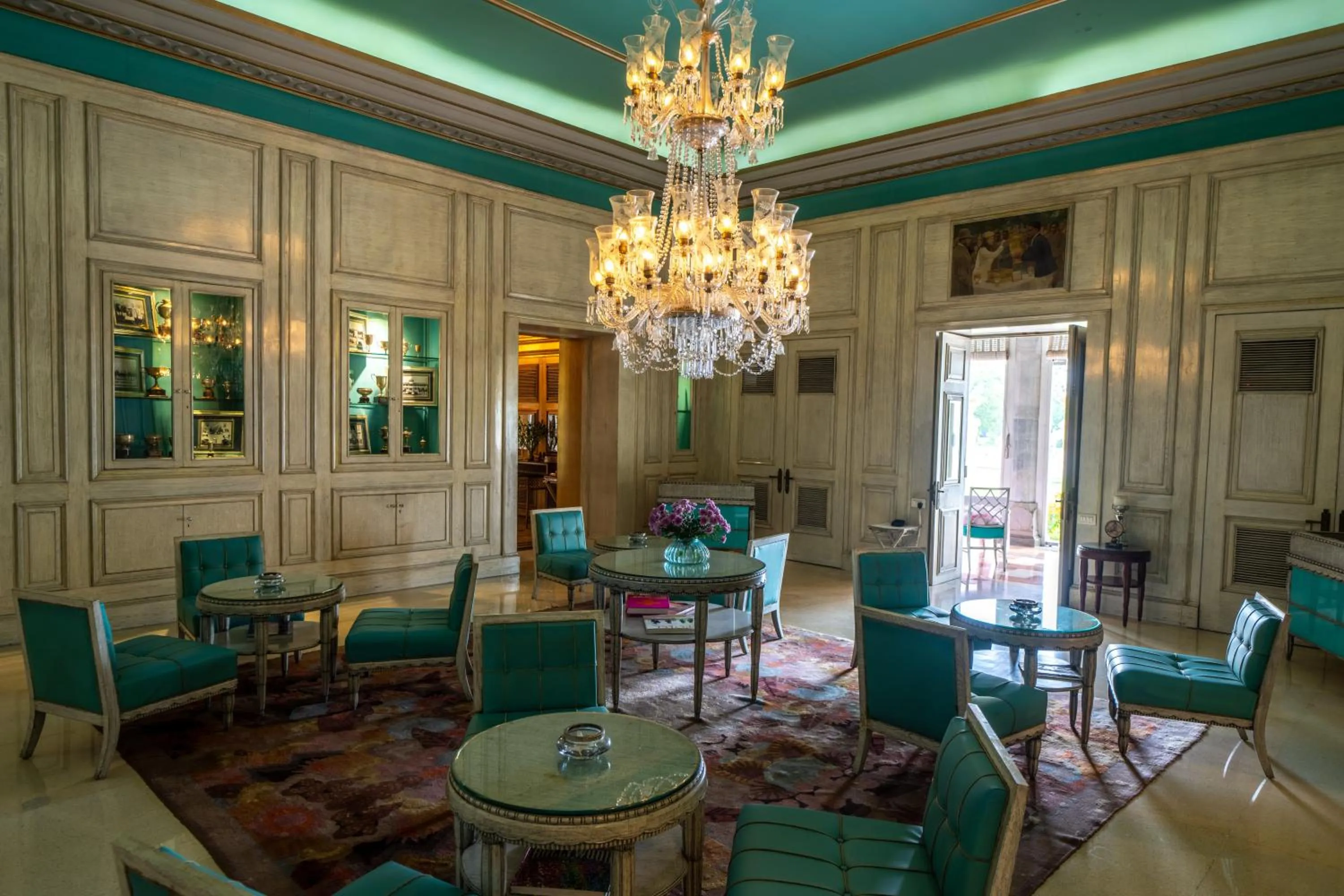 Restaurant/places to eat in Rajmahal Palace RAAS