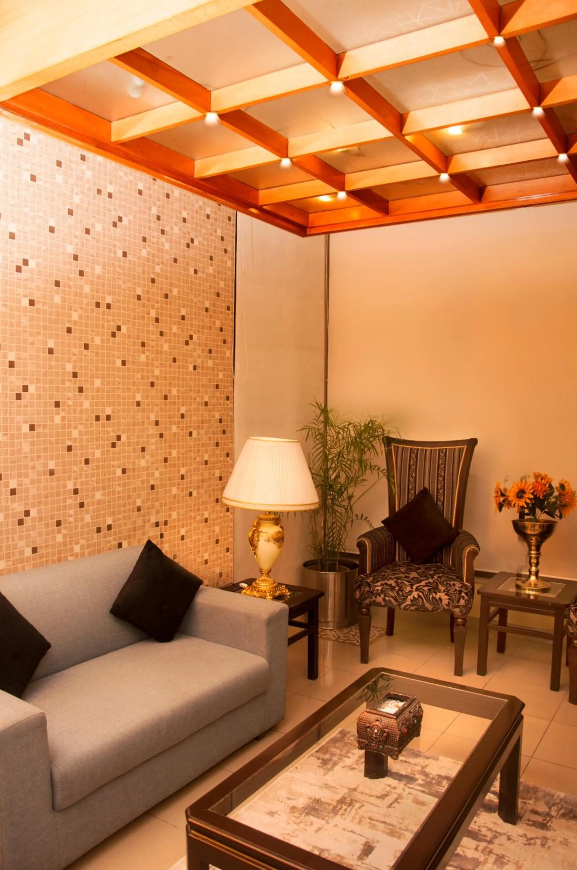 Royal Elegance Hotel