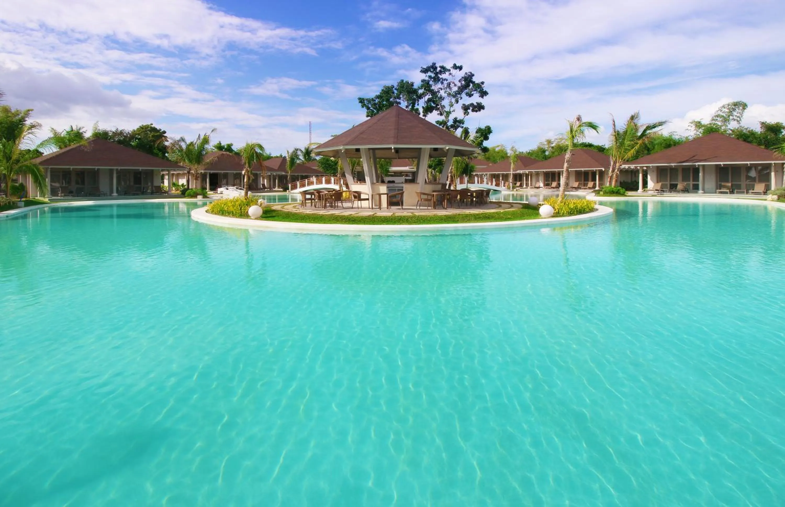Swimming pool in Bohol Shores