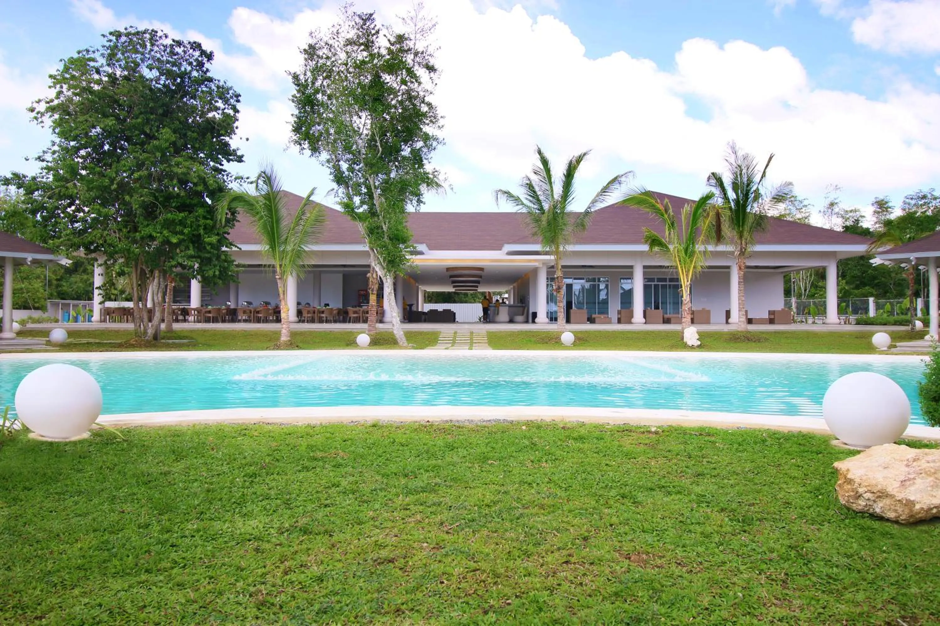 Swimming pool in Bohol Shores