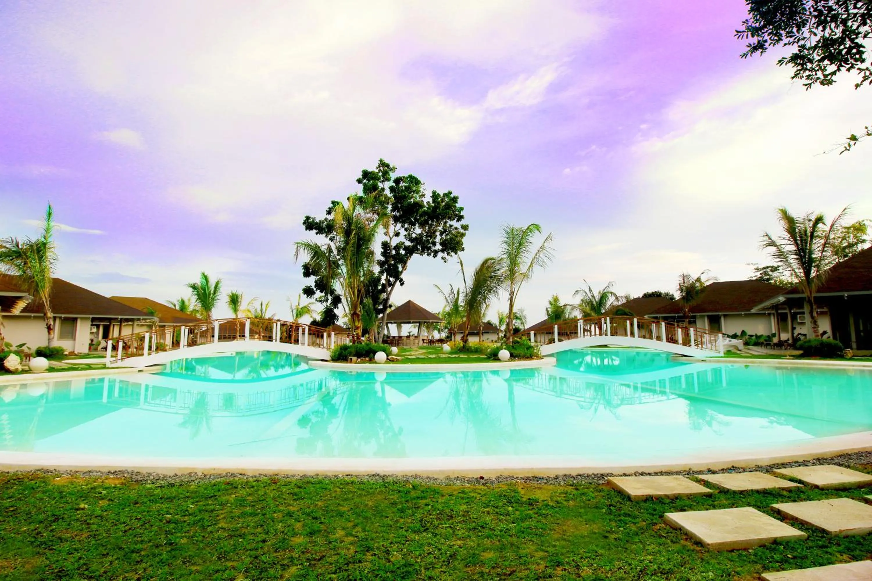 Swimming pool in Bohol Shores