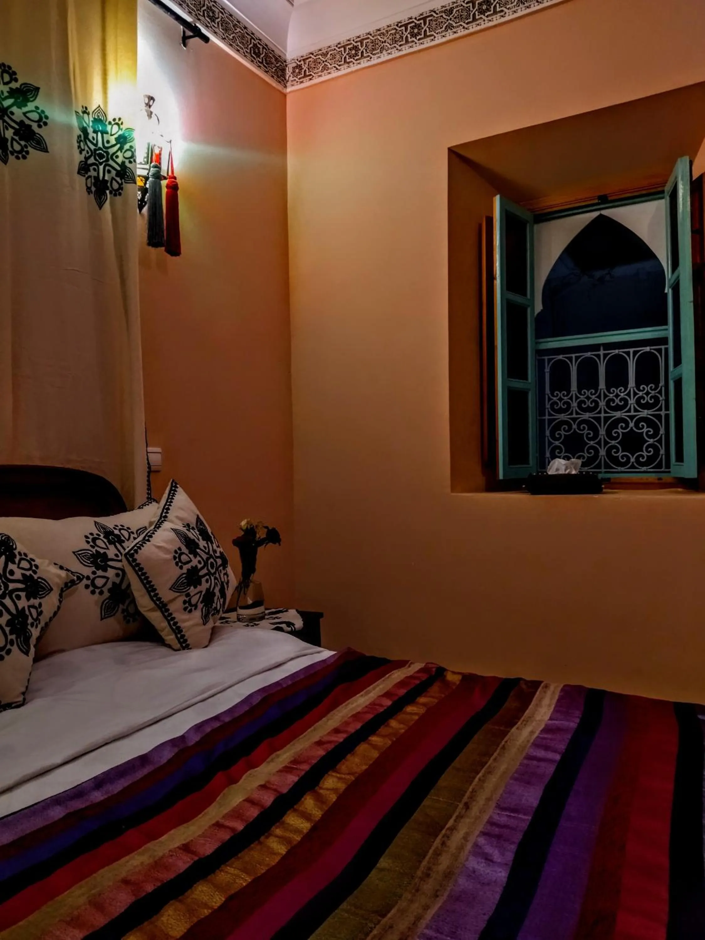 Bed in Riad Dar Mamouni