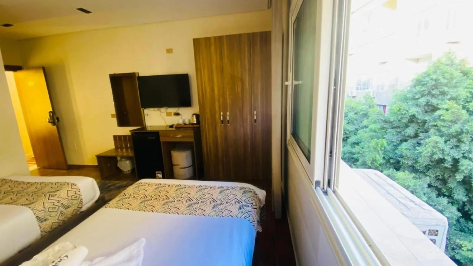 Neighbourhood, Bed in Golden Season Hotel