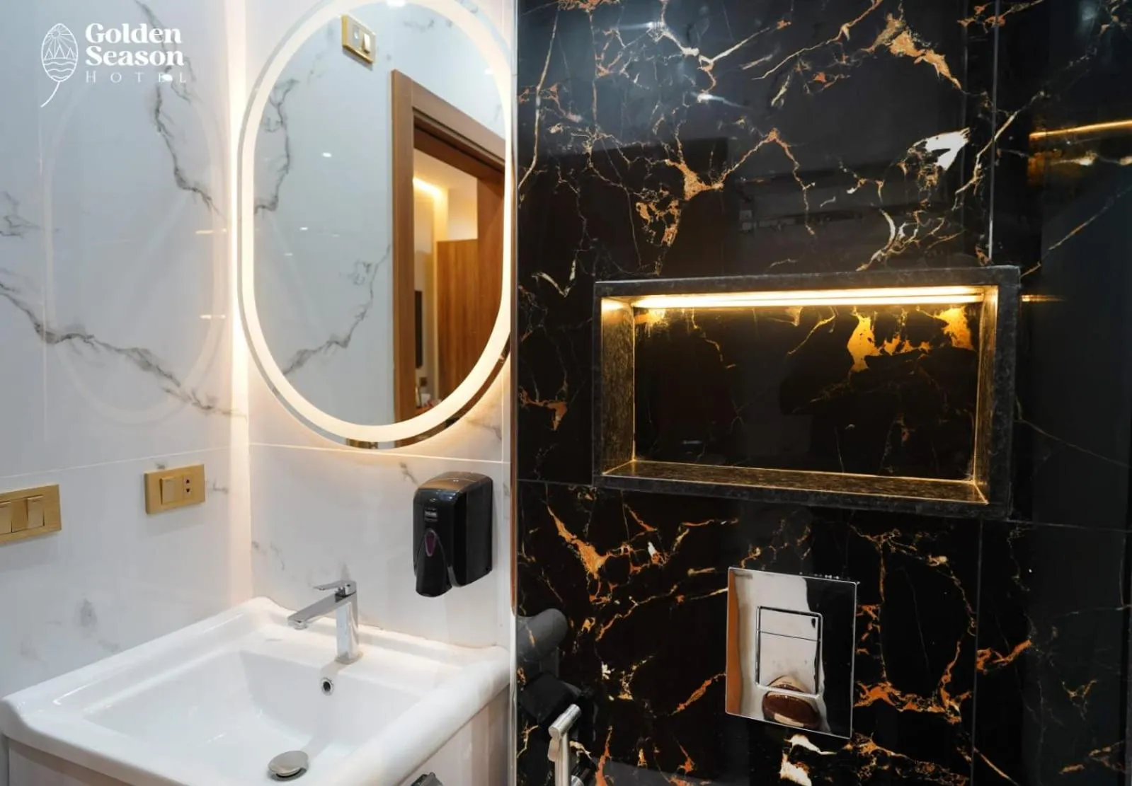 Toilet in Golden Season Hotel