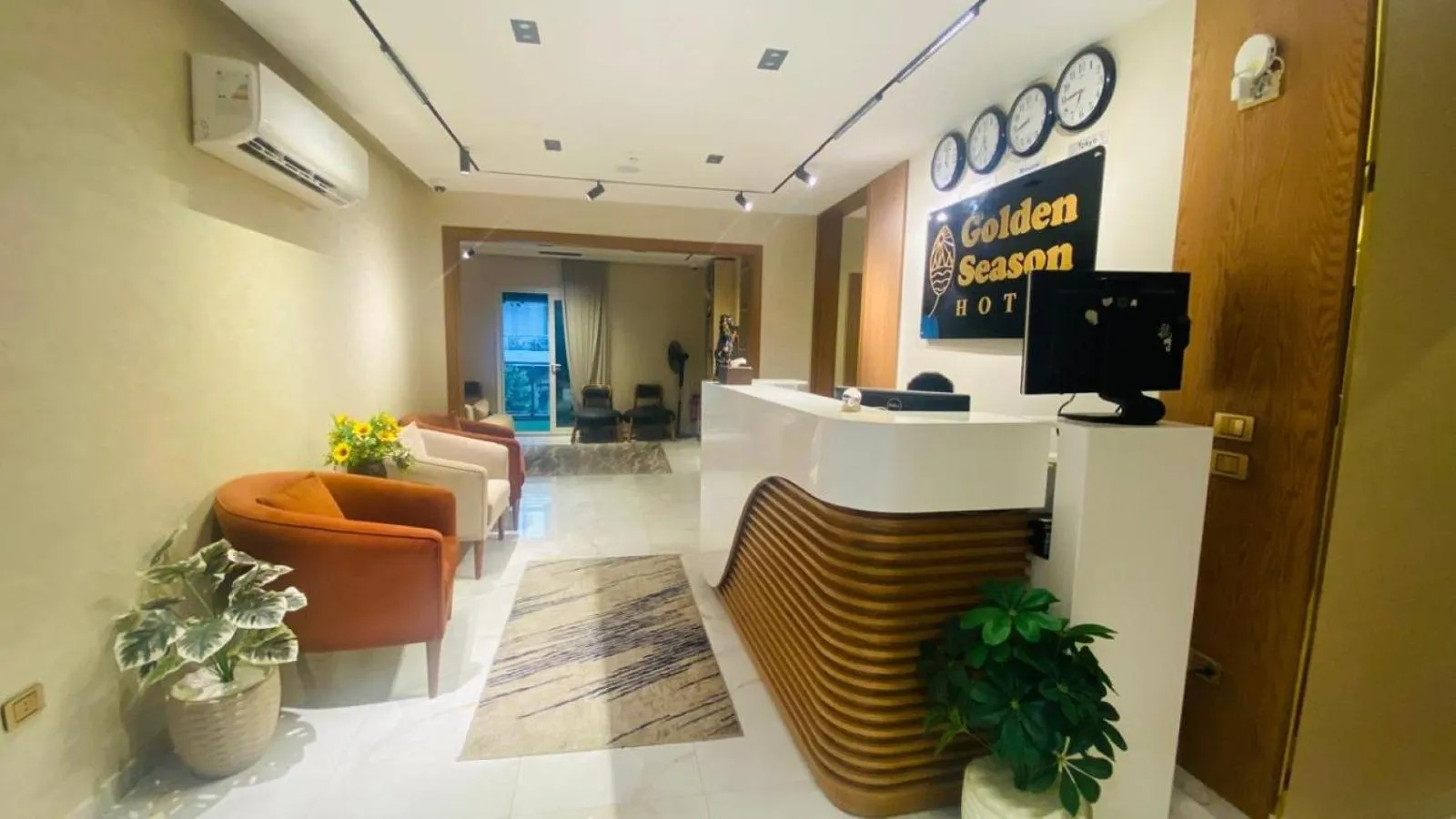 Lobby or reception in Golden Season Hotel
