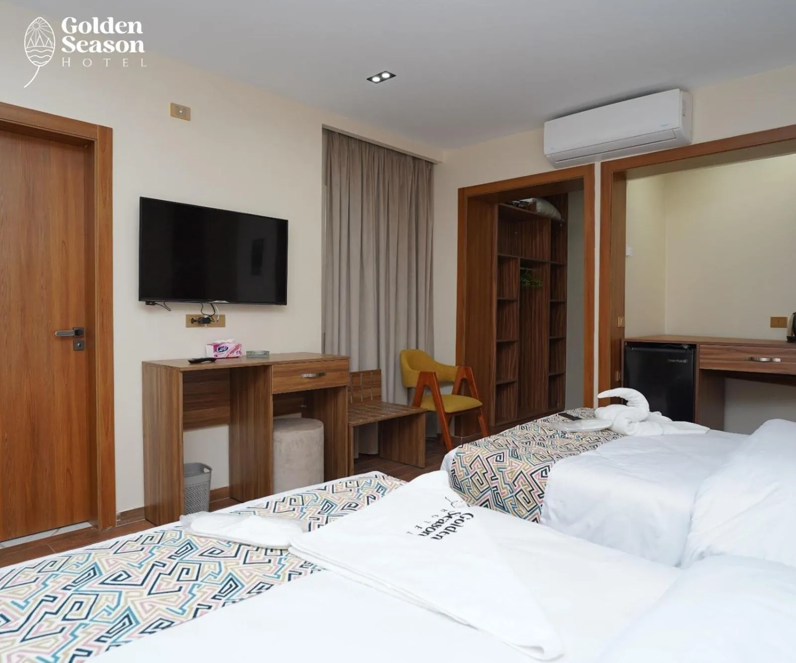 Communal lounge/ TV room, Bed in Golden Season Hotel