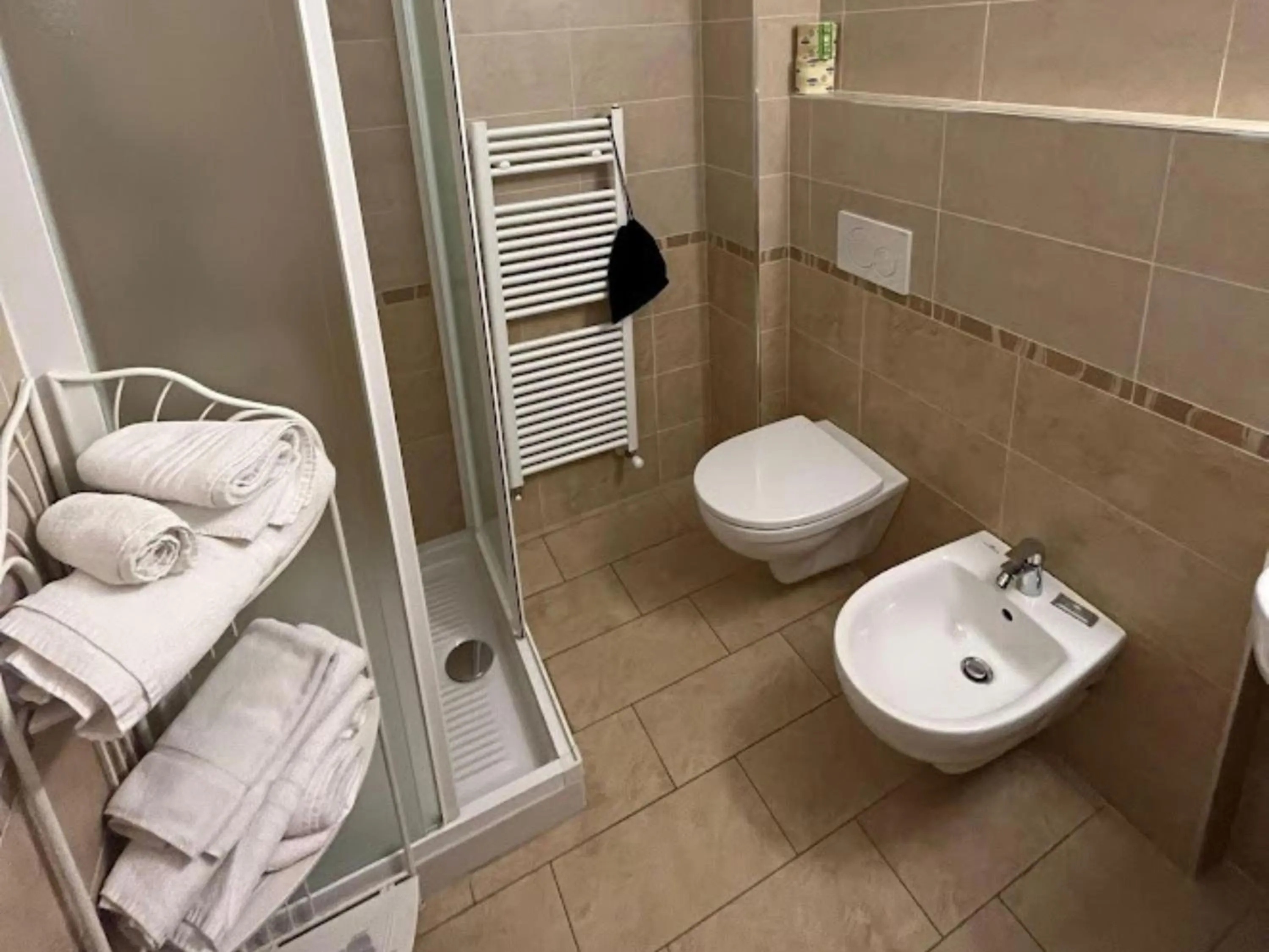 Shower in Hotel Franca