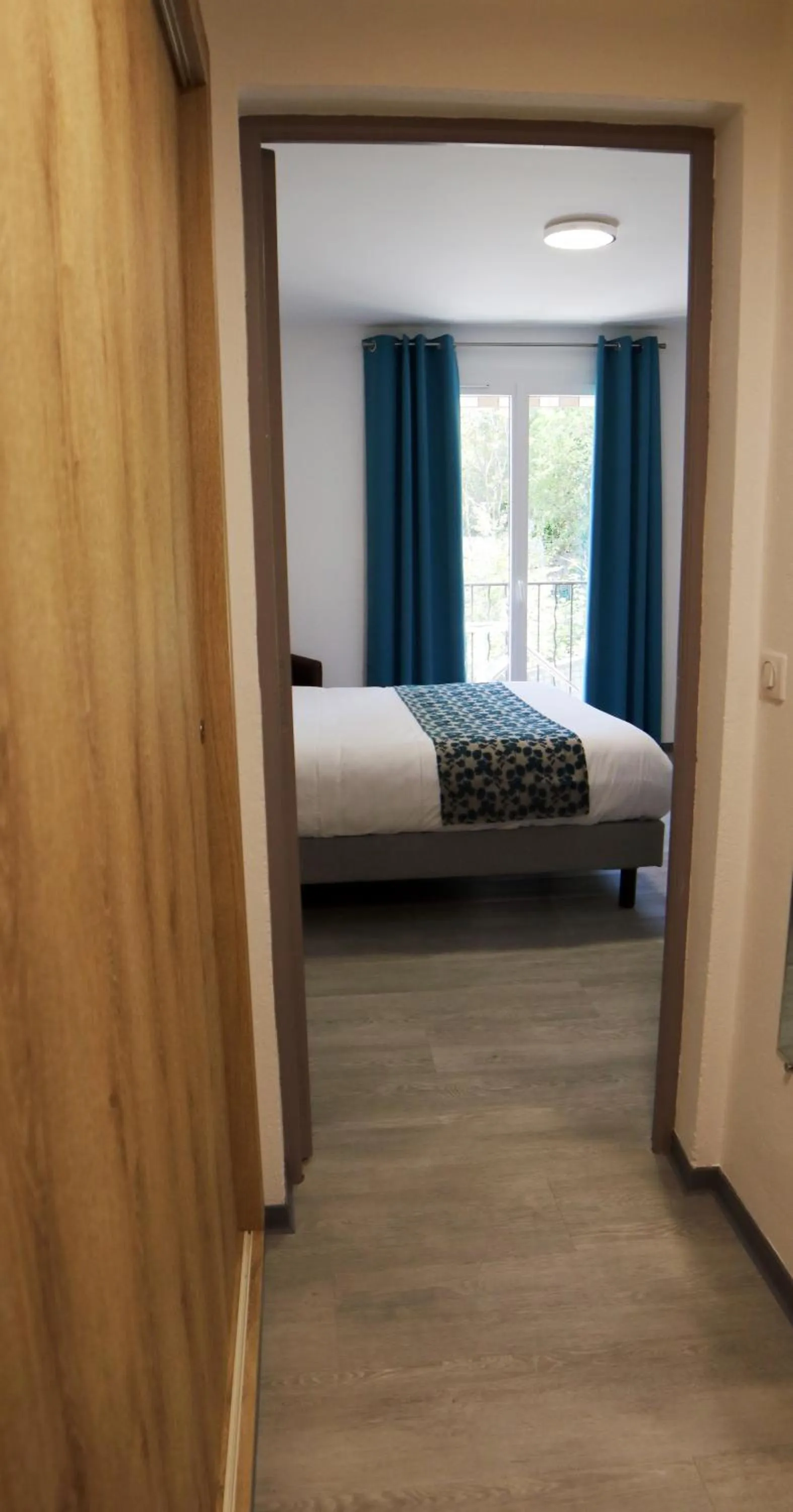 Photo of the whole room, Bed in Le Moulin du Verdon