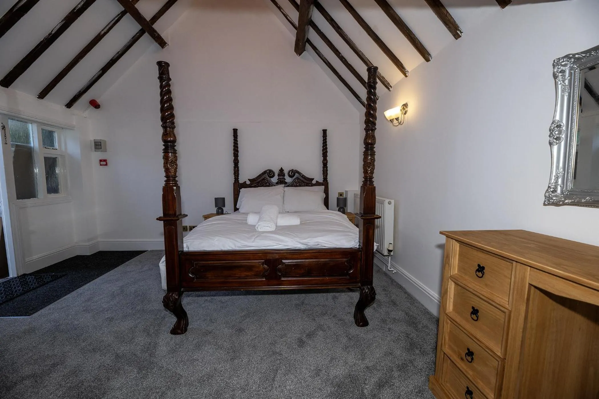 Bedroom, Bed in The Old Bell