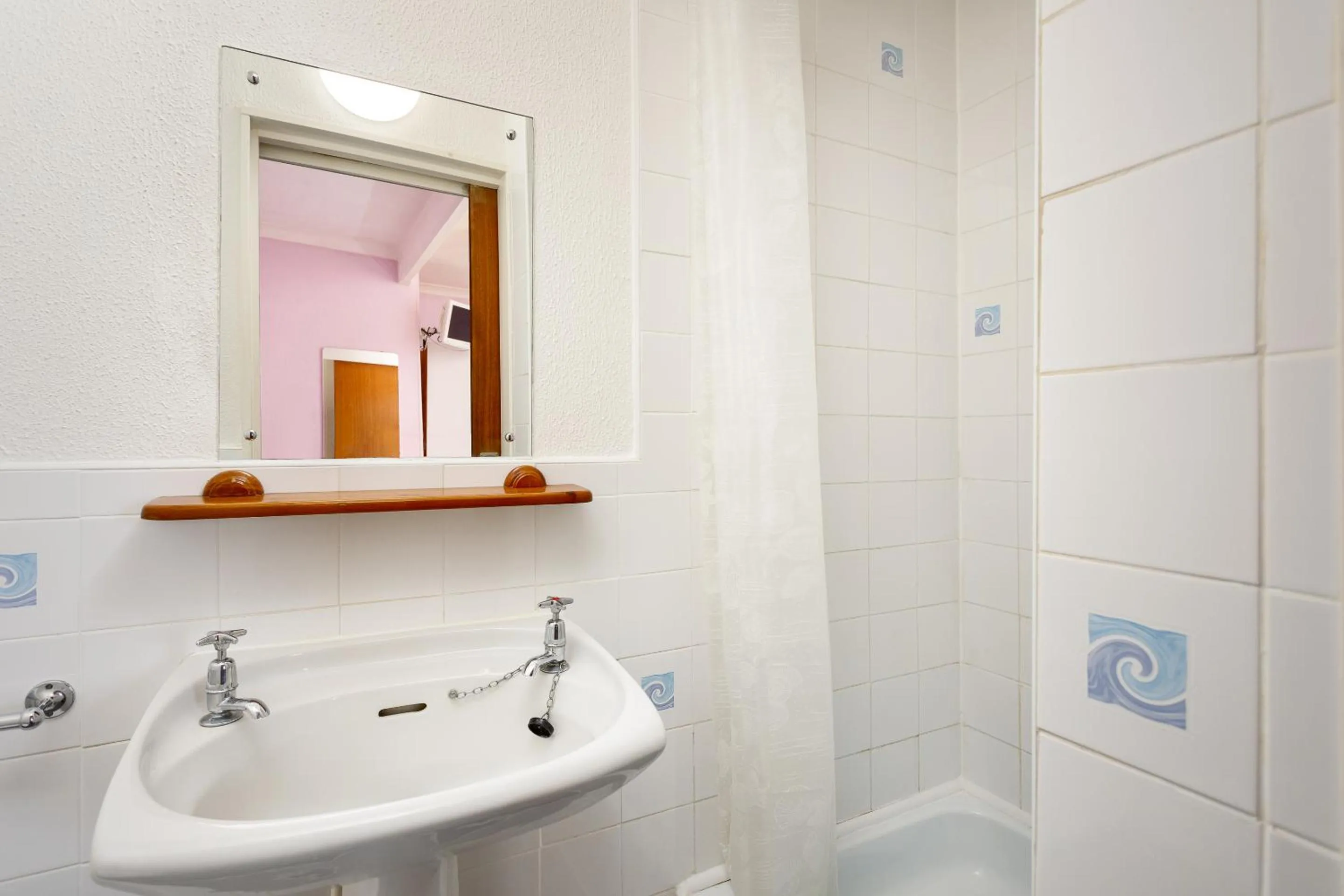Bathroom in Cherry Tree Hotel