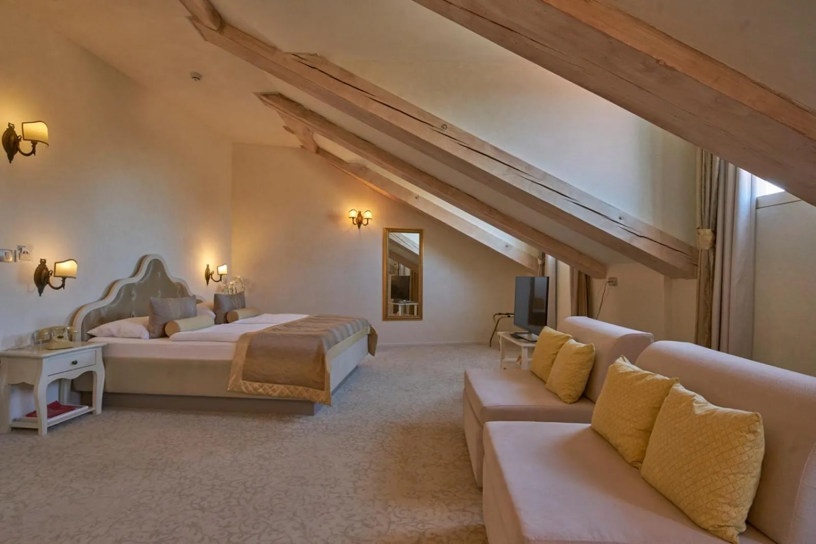 Bedroom, Bed in Heritage Hotel Life Palace