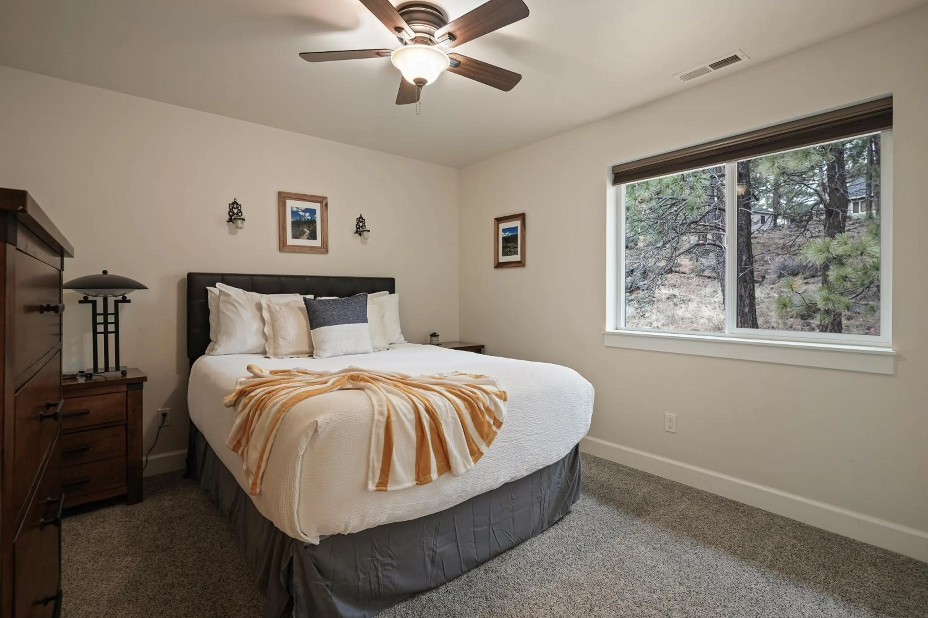 Bed in Trails End Retreat