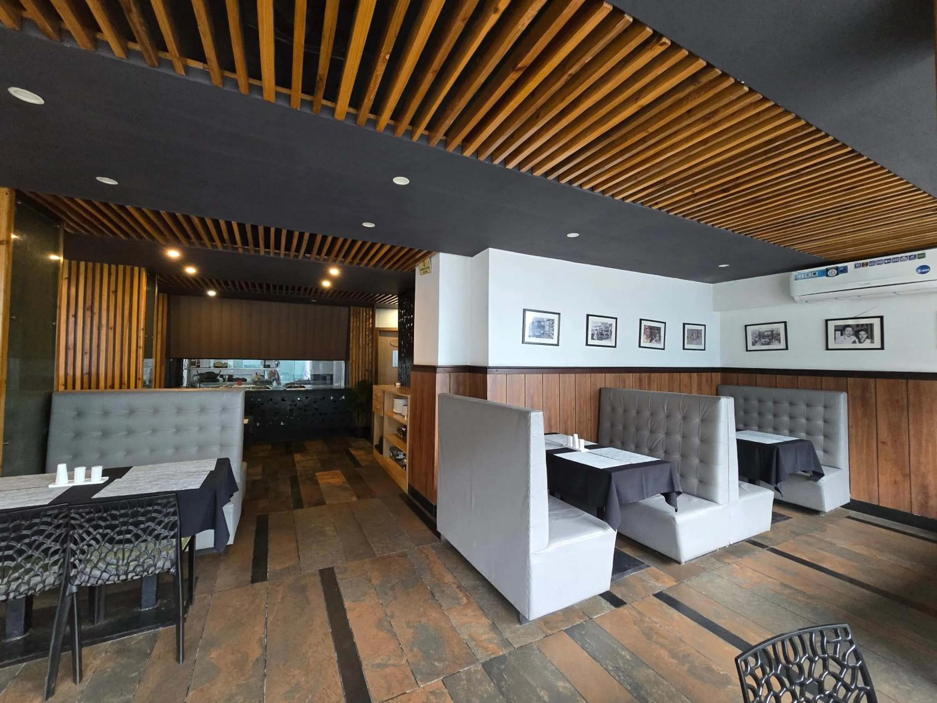 The Regal Hotel & Lounge