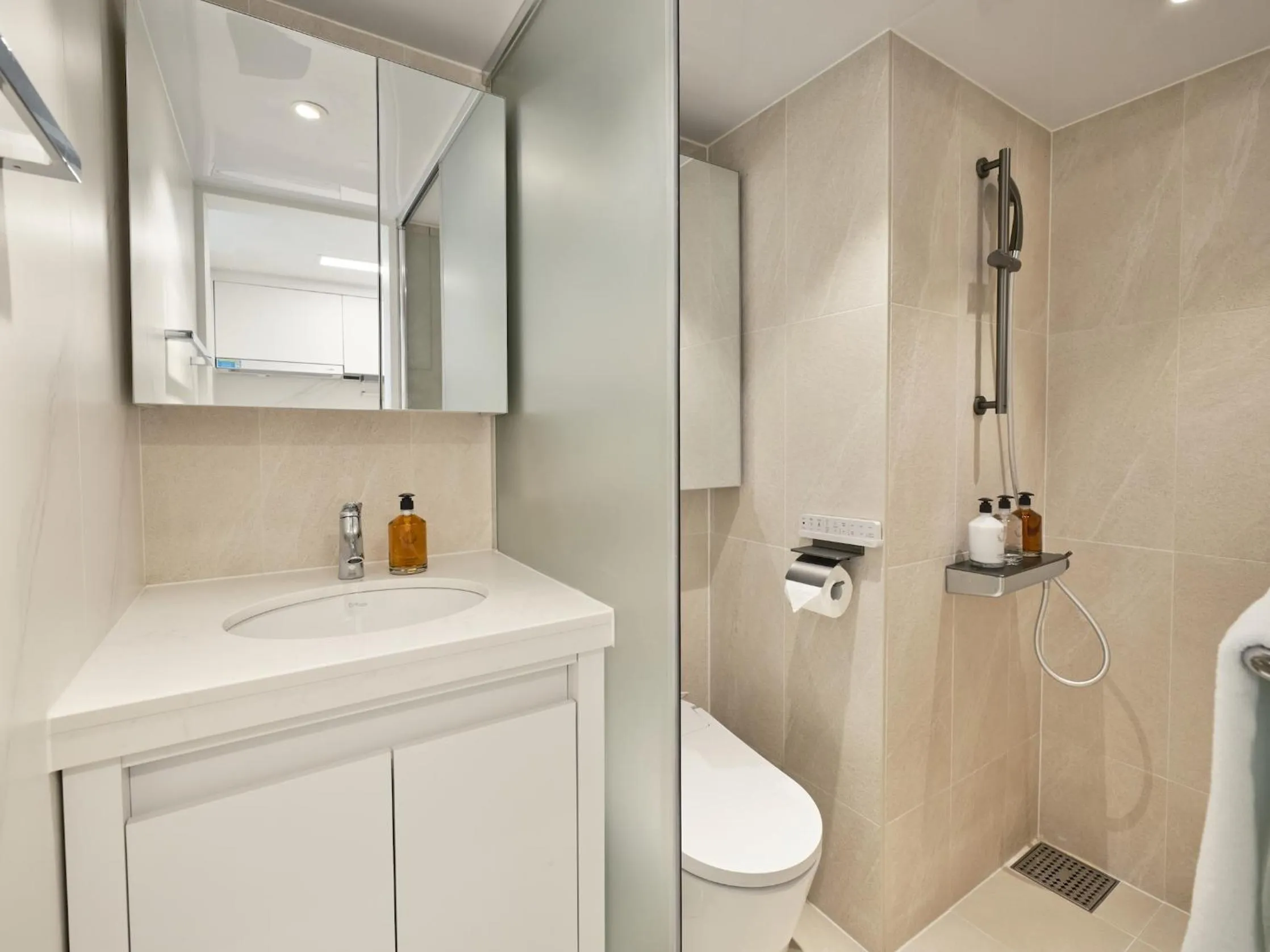 Bathroom in UH FLAT Signature GANGNAM