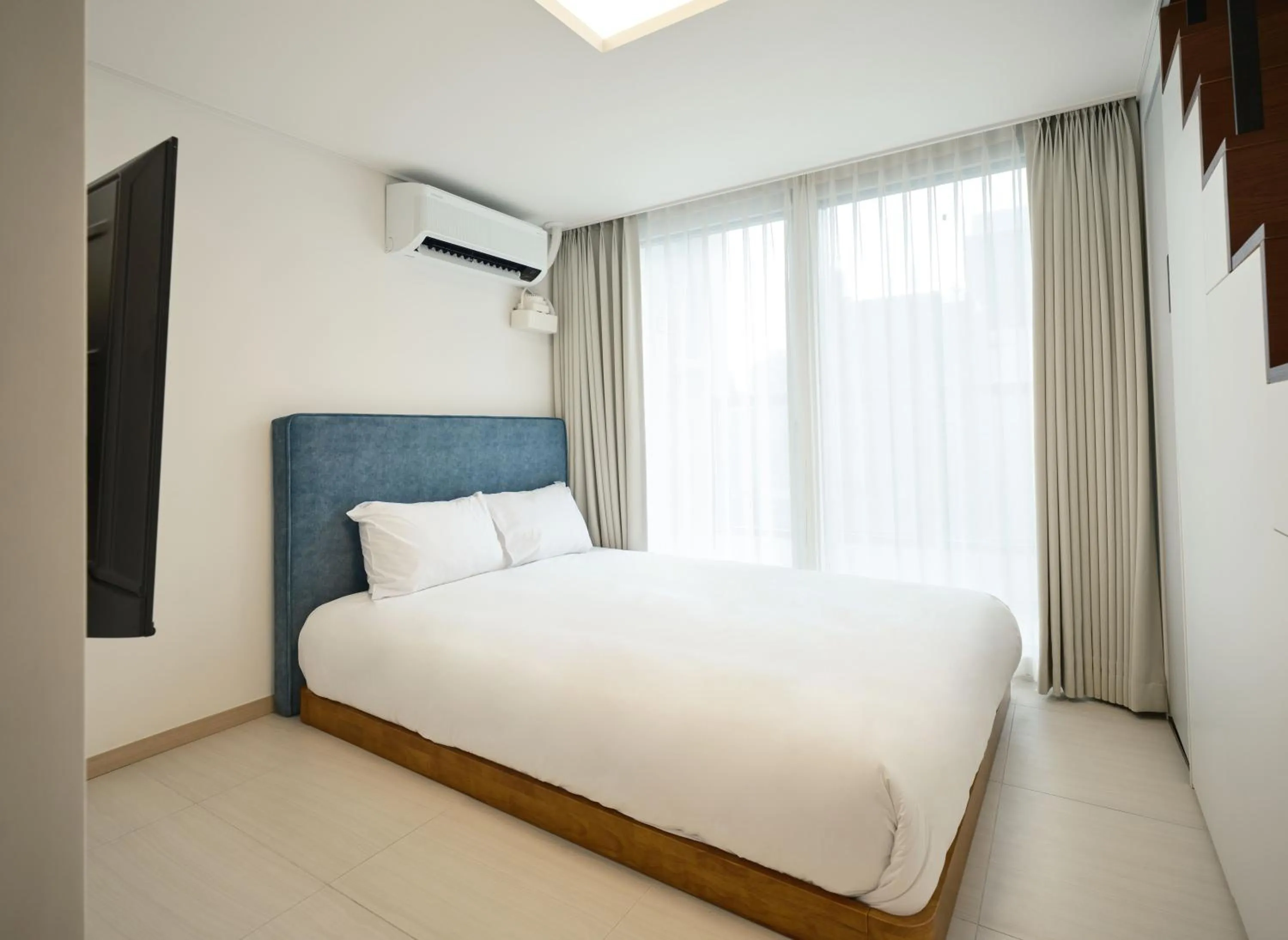 Bed in UH FLAT Signature GANGNAM