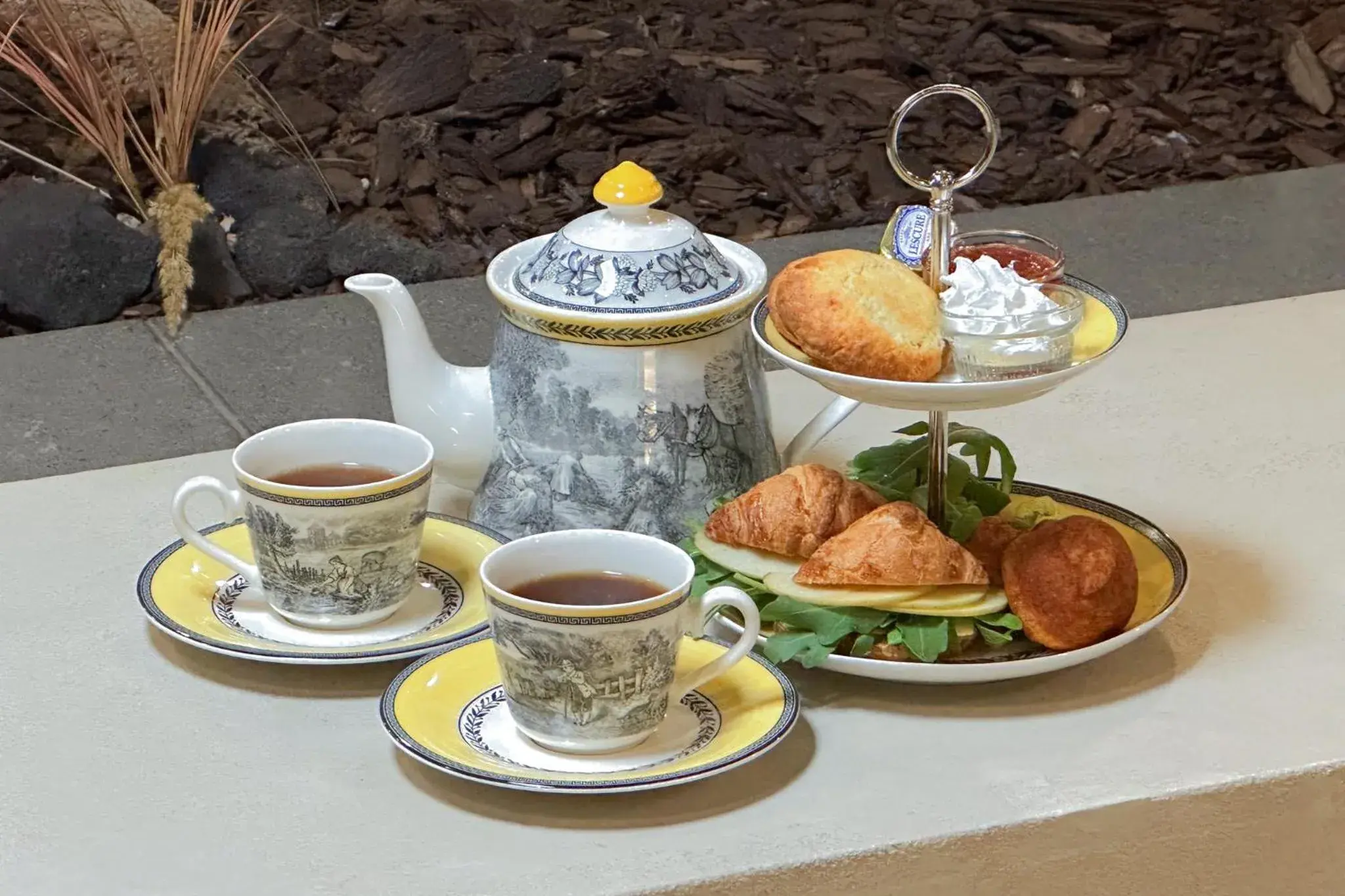 Modern Standard Queen with Breakfast and Apple Afternoon Tea for 2 in UH FLAT Signature GANGNAM Modern Standard Queen with Breakfast and Apple Afternoon Tea for 2 in UH FLAT Signature GANGNAM