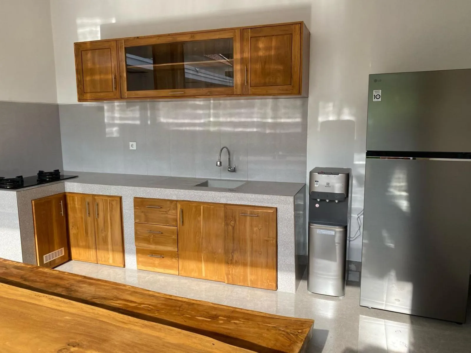 Communal kitchen in Alit Guest House