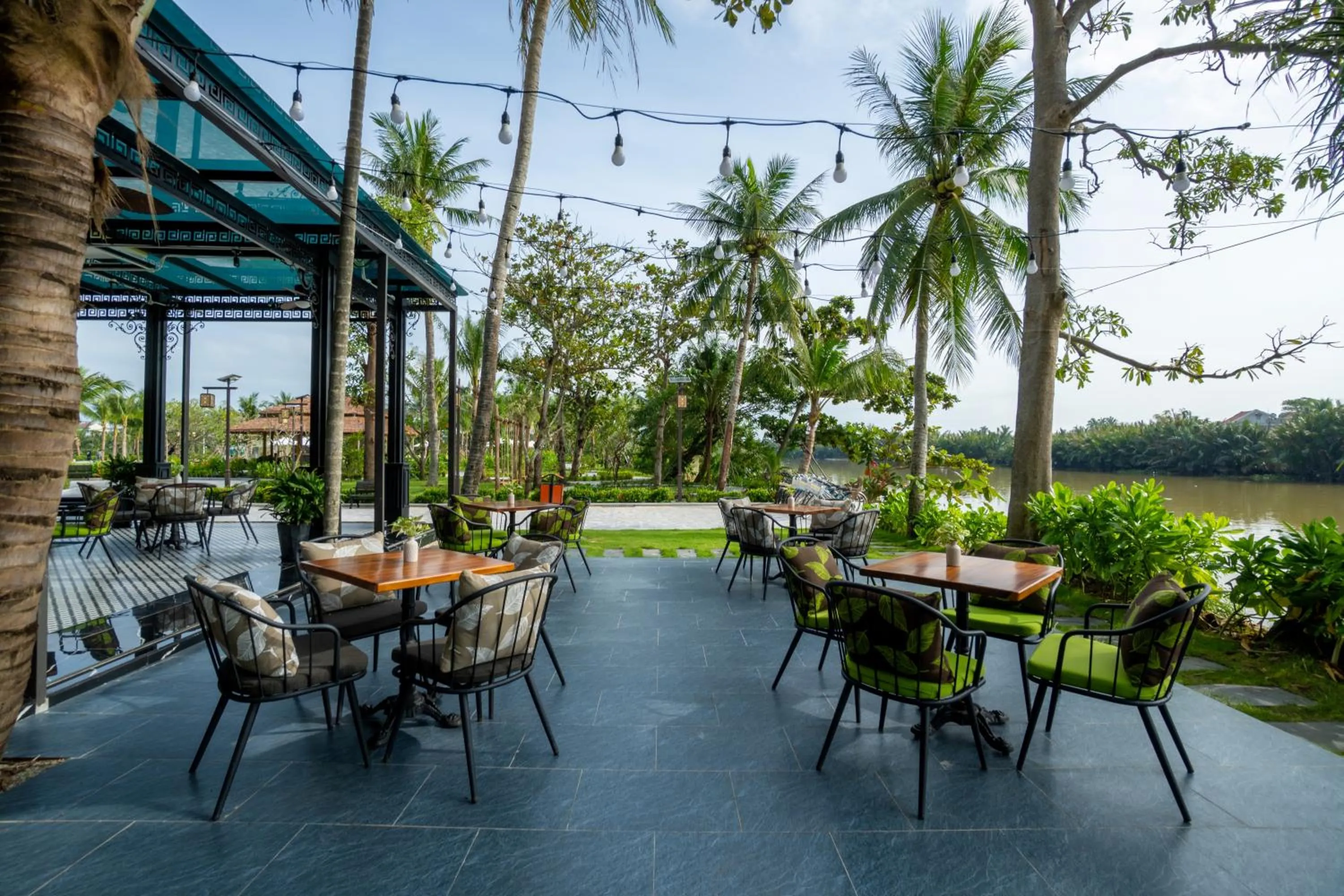 Restaurant/places to eat in Nesta Hoian Resort & Spa