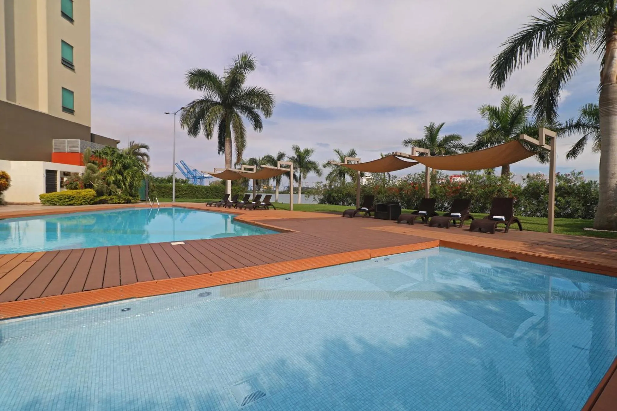 Swimming pool in Holiday Inn Express - Tuxpan by IHG