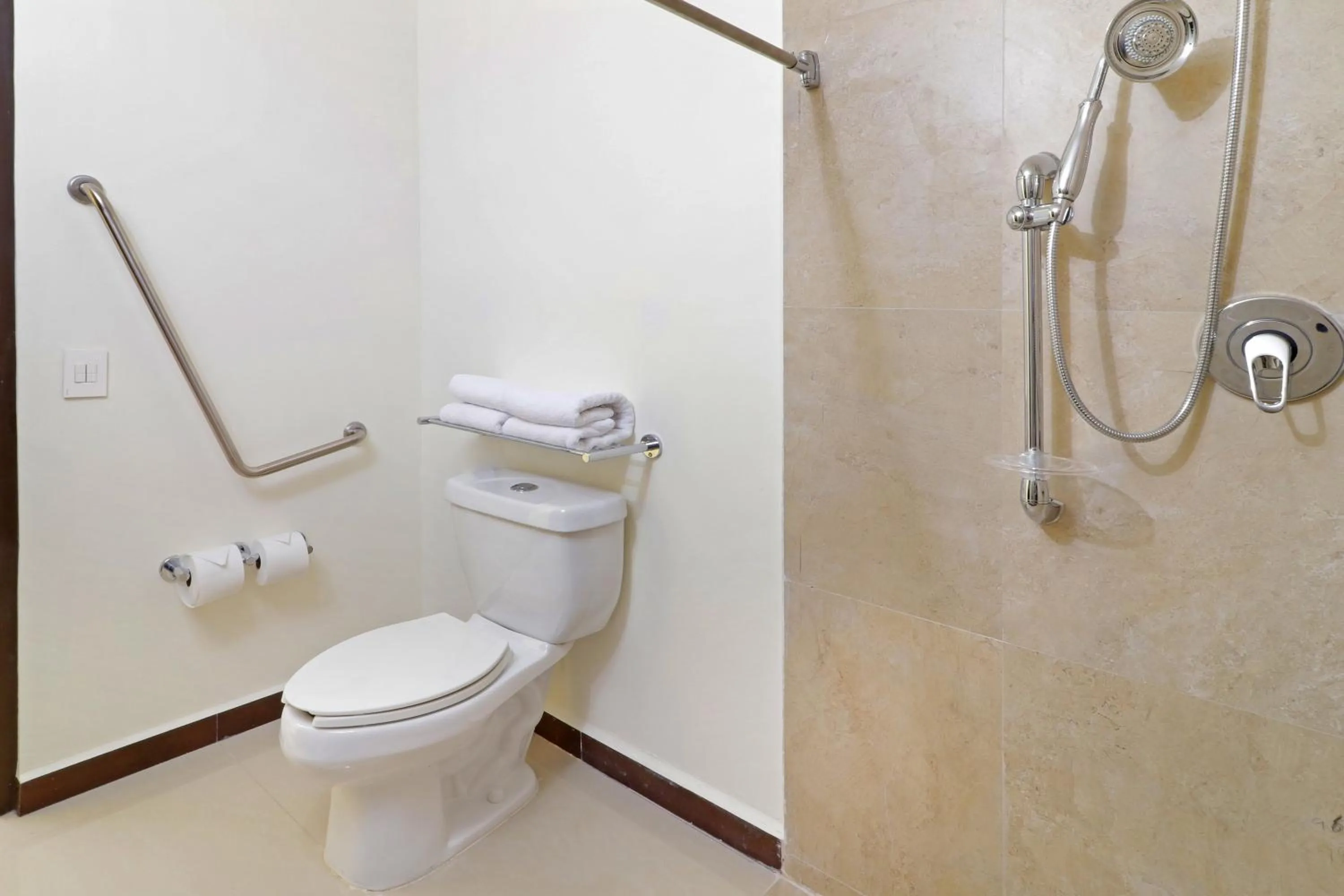 Bathroom in Holiday Inn Express - Tuxpan by IHG