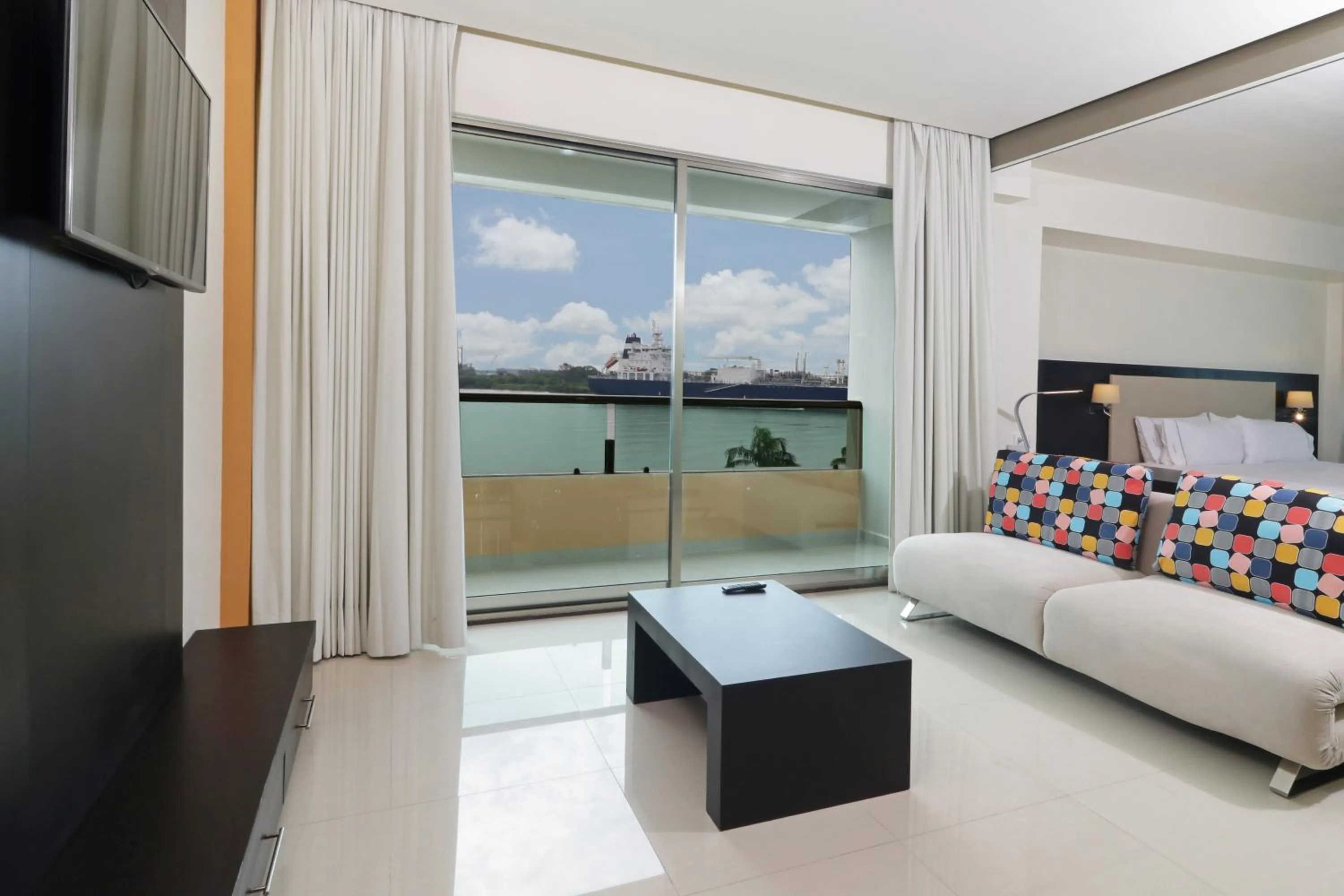 Photo of the whole room, Bed in Holiday Inn Express - Tuxpan by IHG