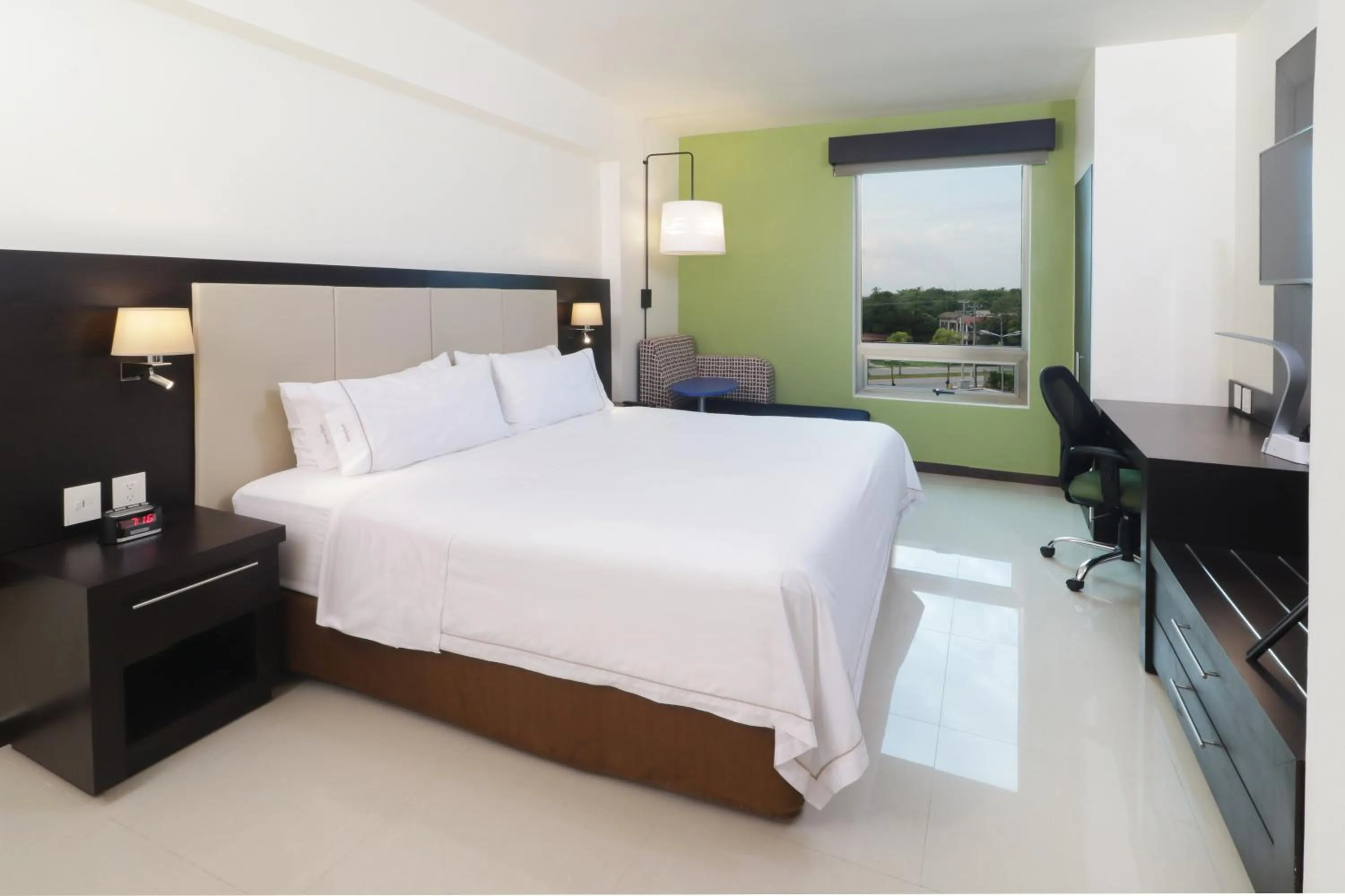 Photo of the whole room, Bed in Holiday Inn Express - Tuxpan by IHG