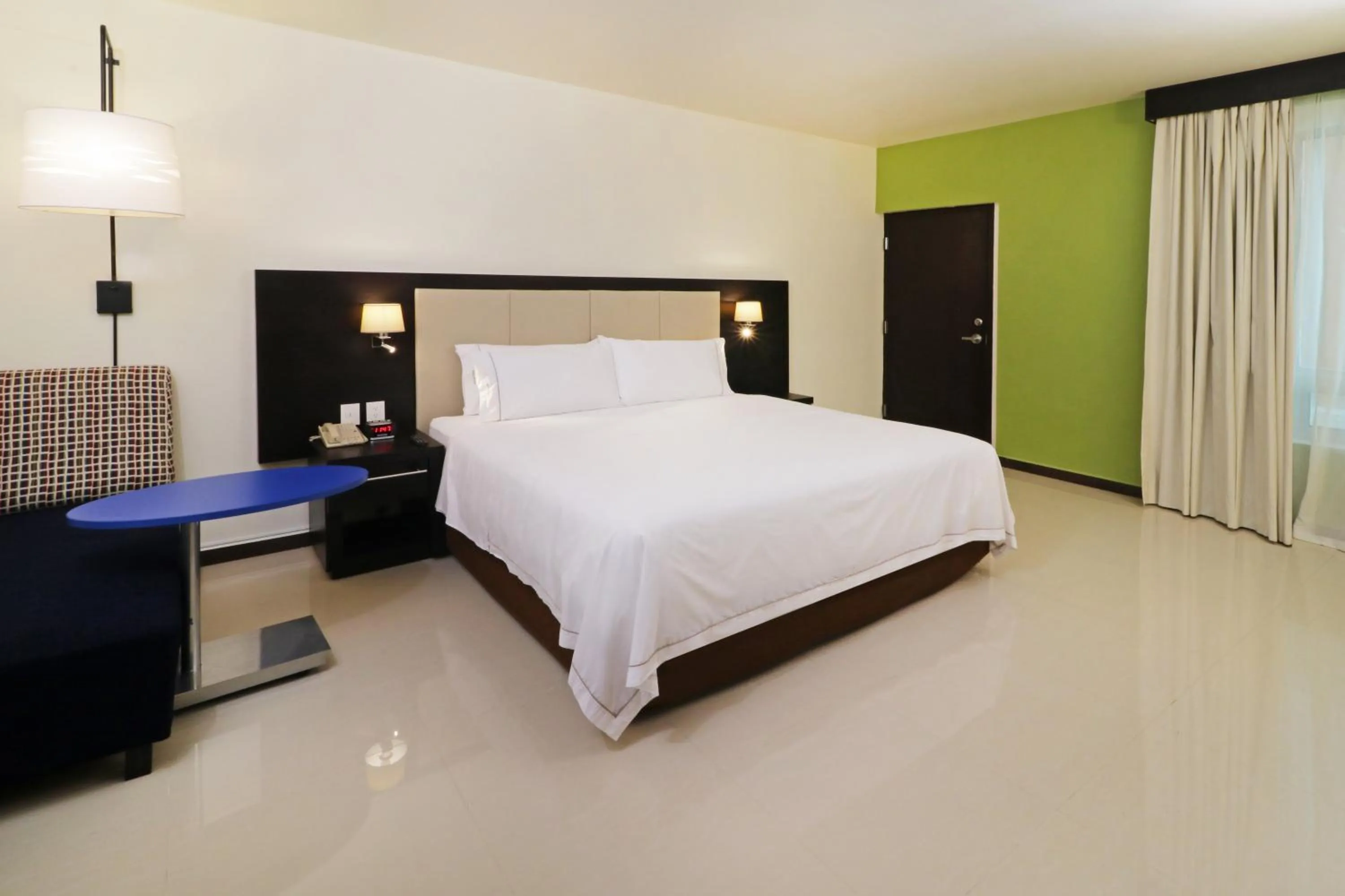 Photo of the whole room, Bed in Holiday Inn Express - Tuxpan by IHG
