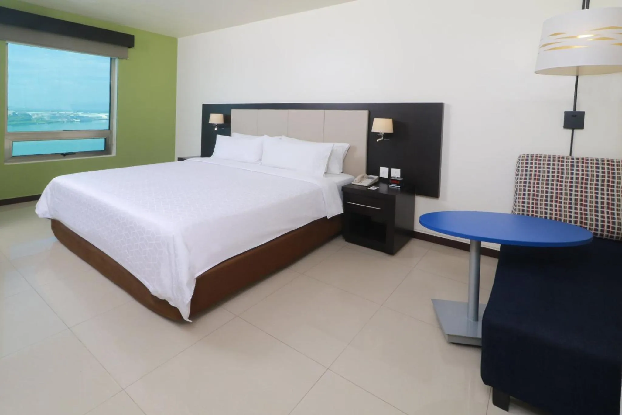 Photo of the whole room, Bed in Holiday Inn Express - Tuxpan by IHG
