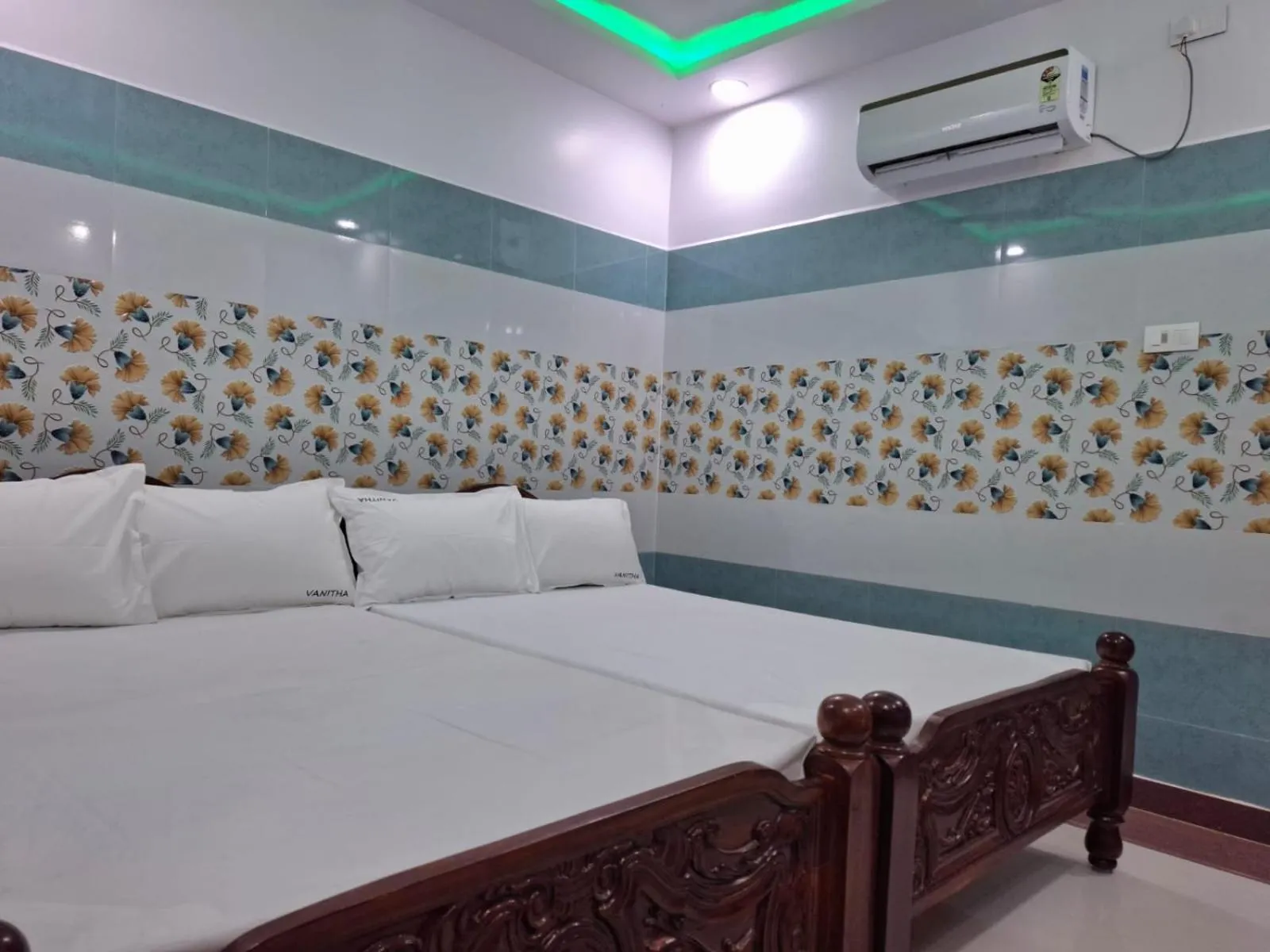 Bed in Ambika Residency & Mahal
