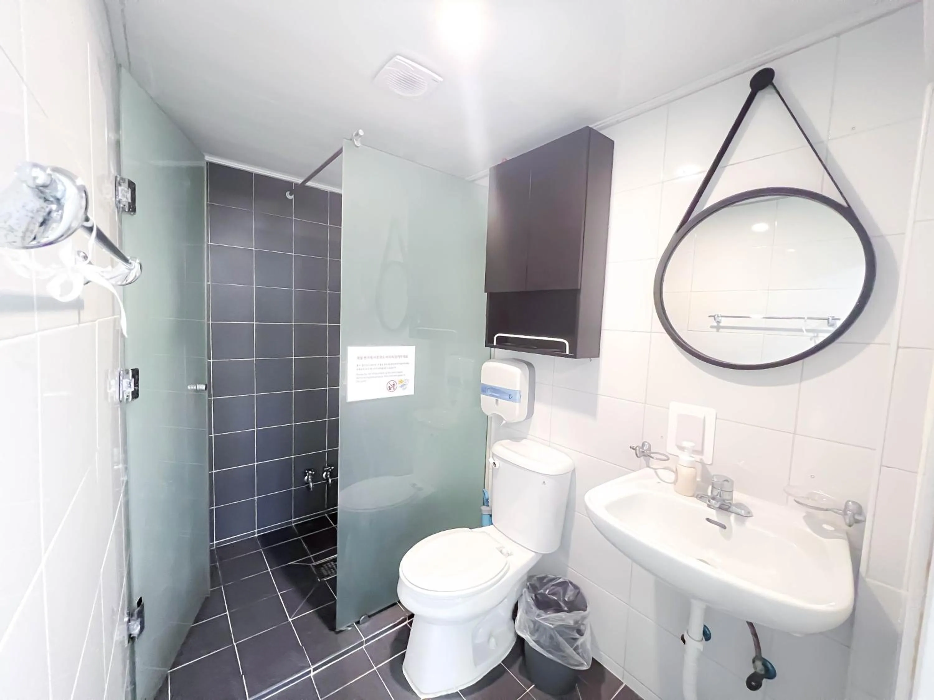 Bathroom in Dada Stay Hongdae