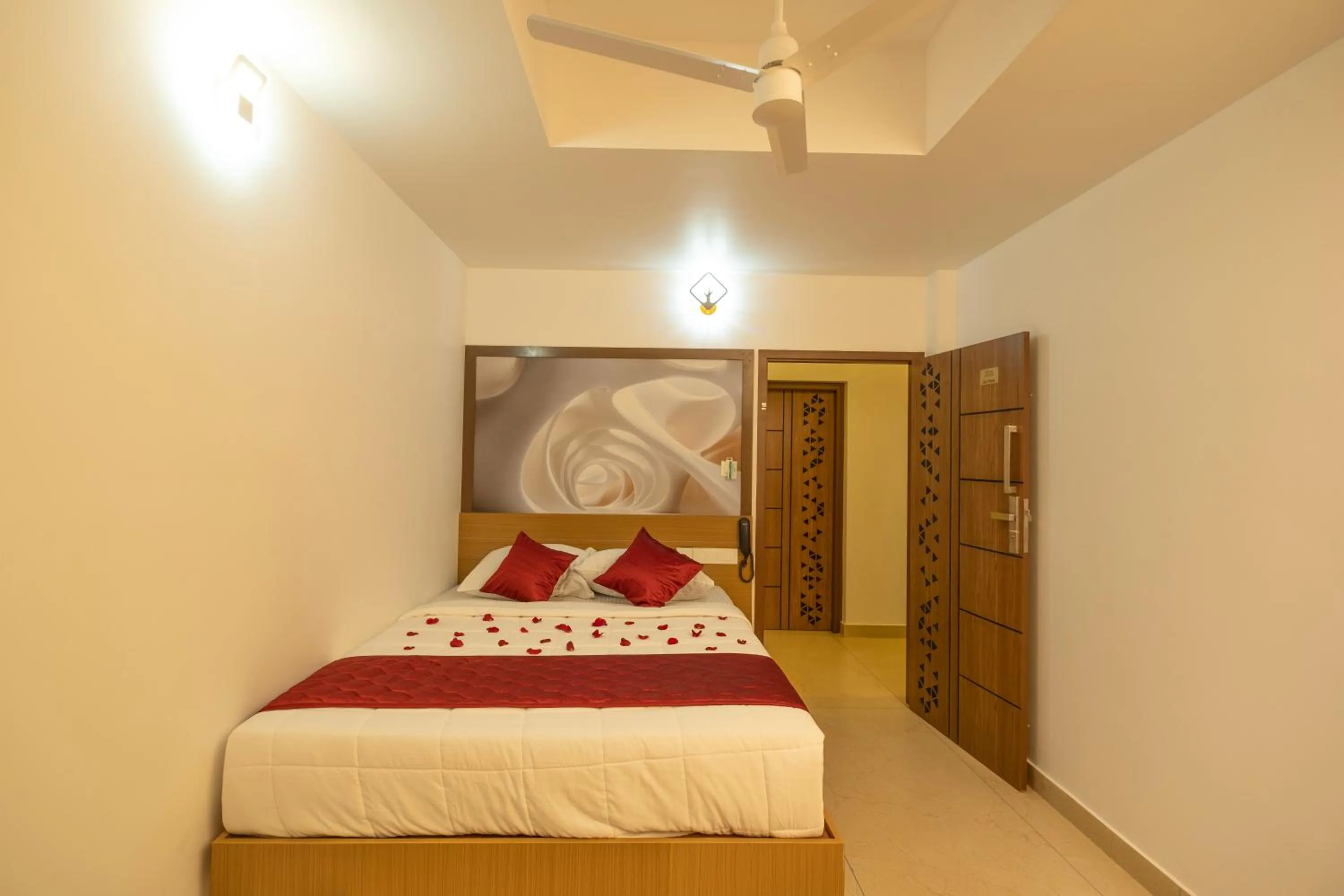 Budget Double Room in Hotel Eden Palace