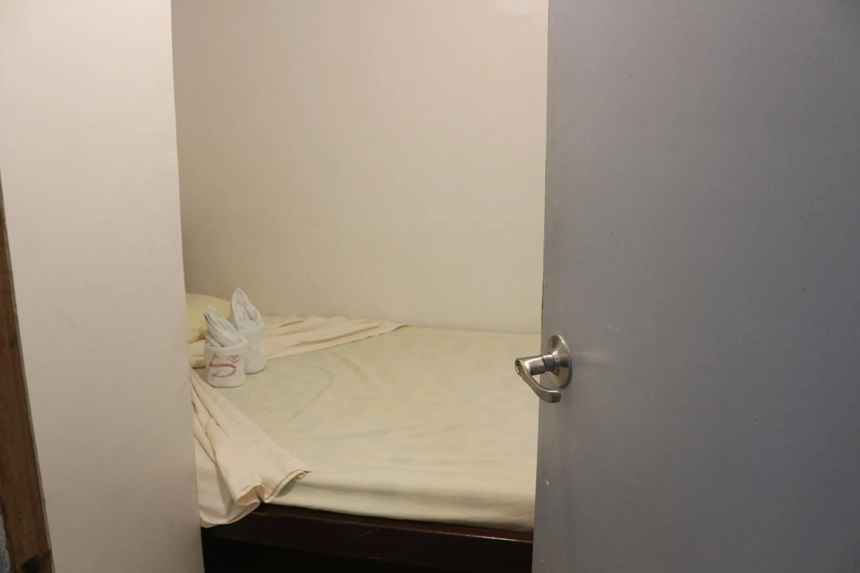 Bed in Seasta Beach Resort