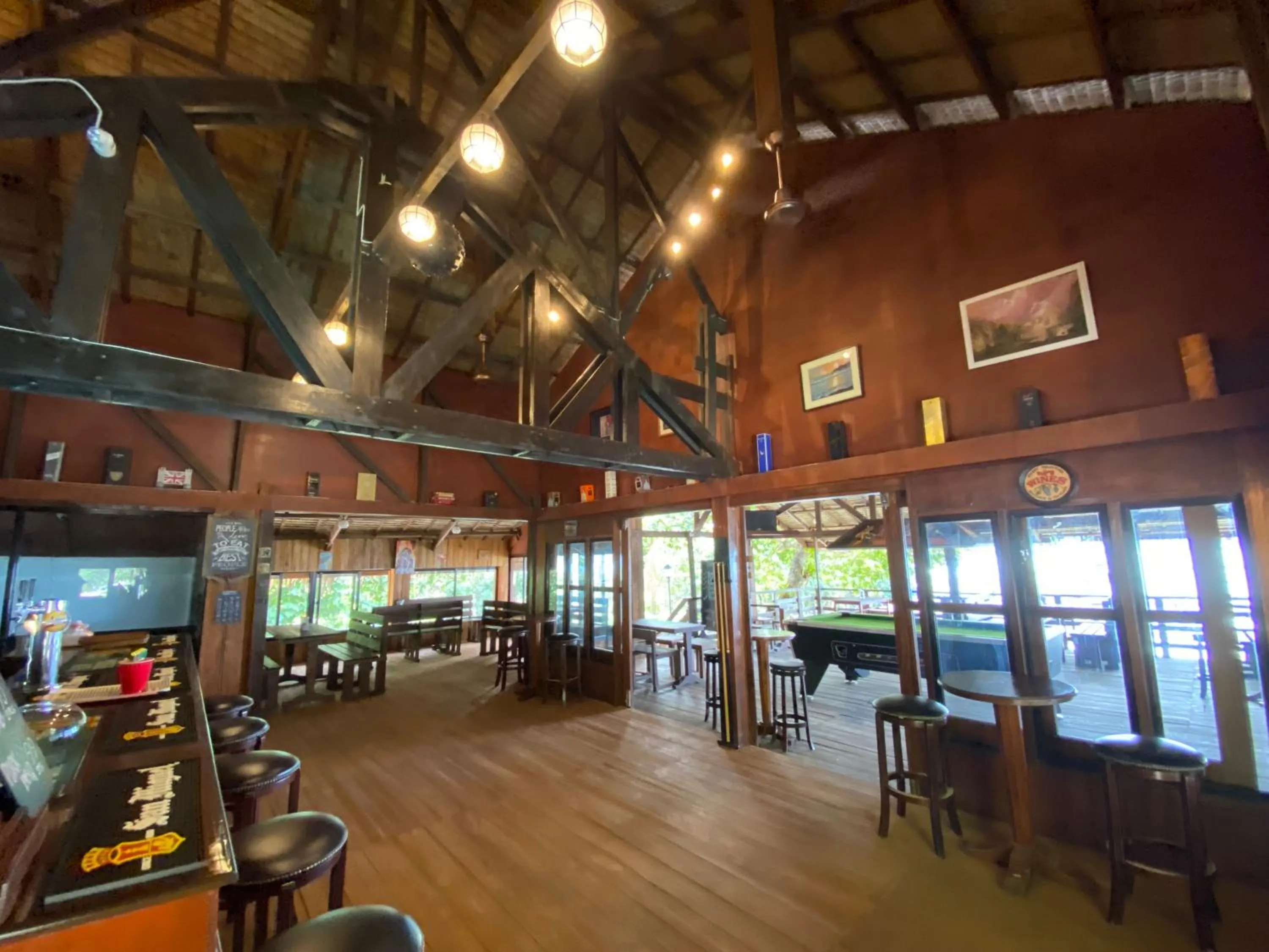 Restaurant/places to eat in Seasta Beach Resort