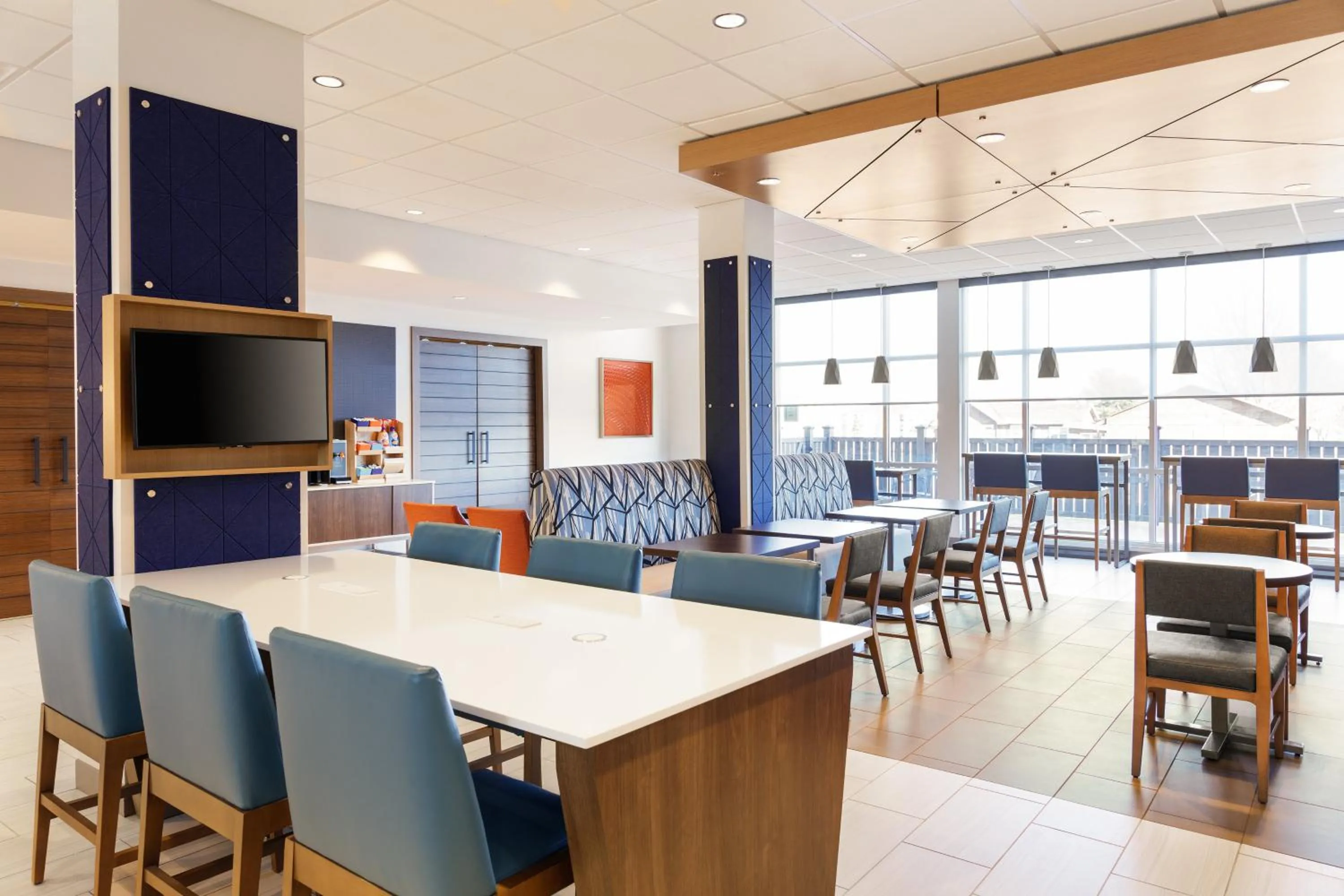 Holiday Inn Express & Suites Charlotte - Airport Area