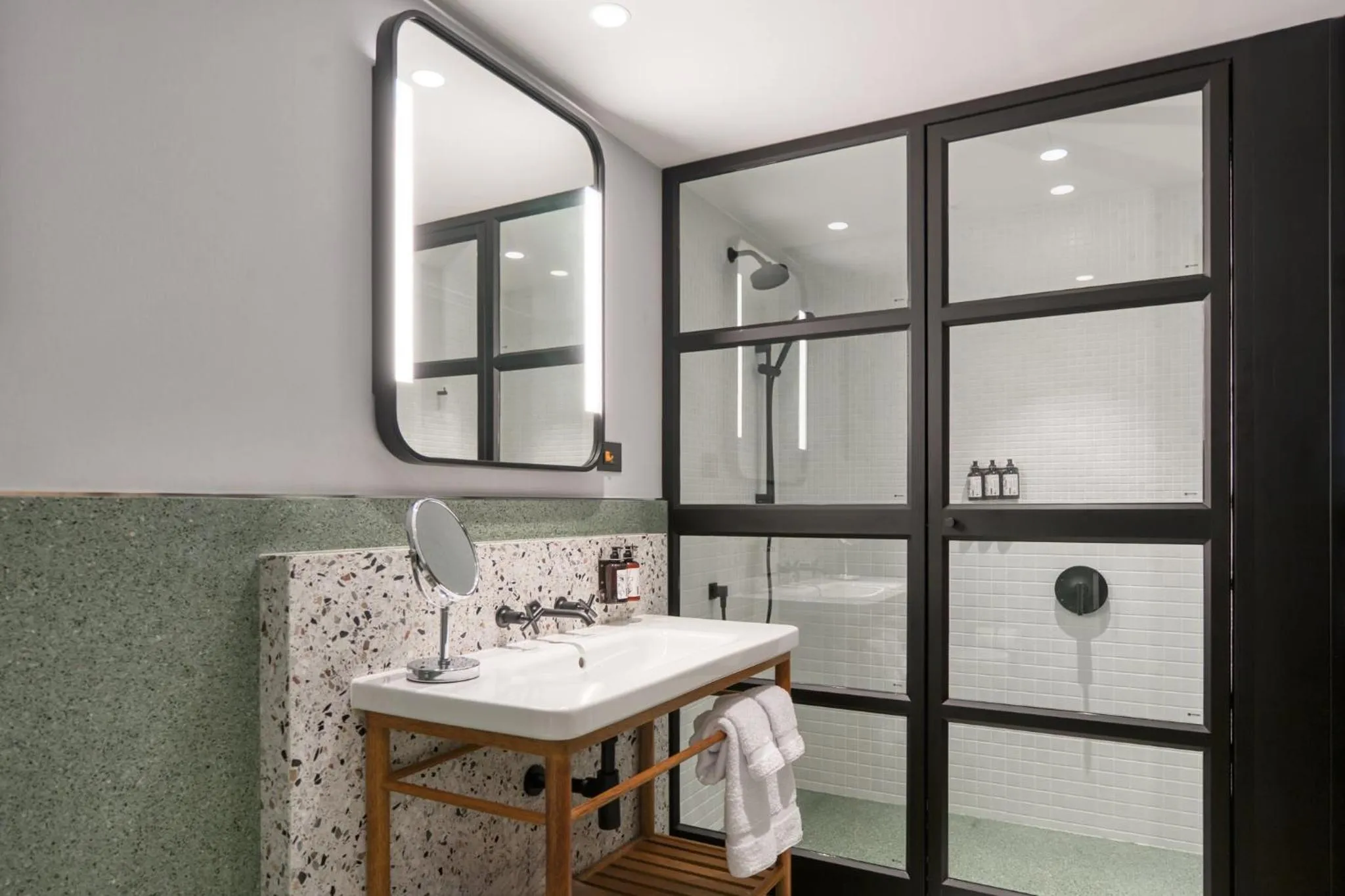 Photo of the whole room in Hotel Indigo Lima Miraflores by IHG