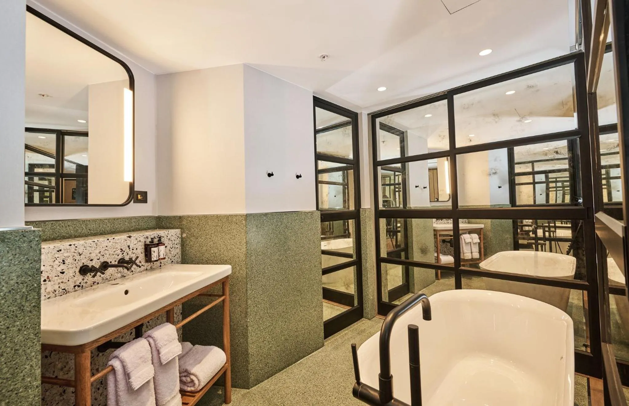 Photo of the whole room in Hotel Indigo Lima Miraflores by IHG