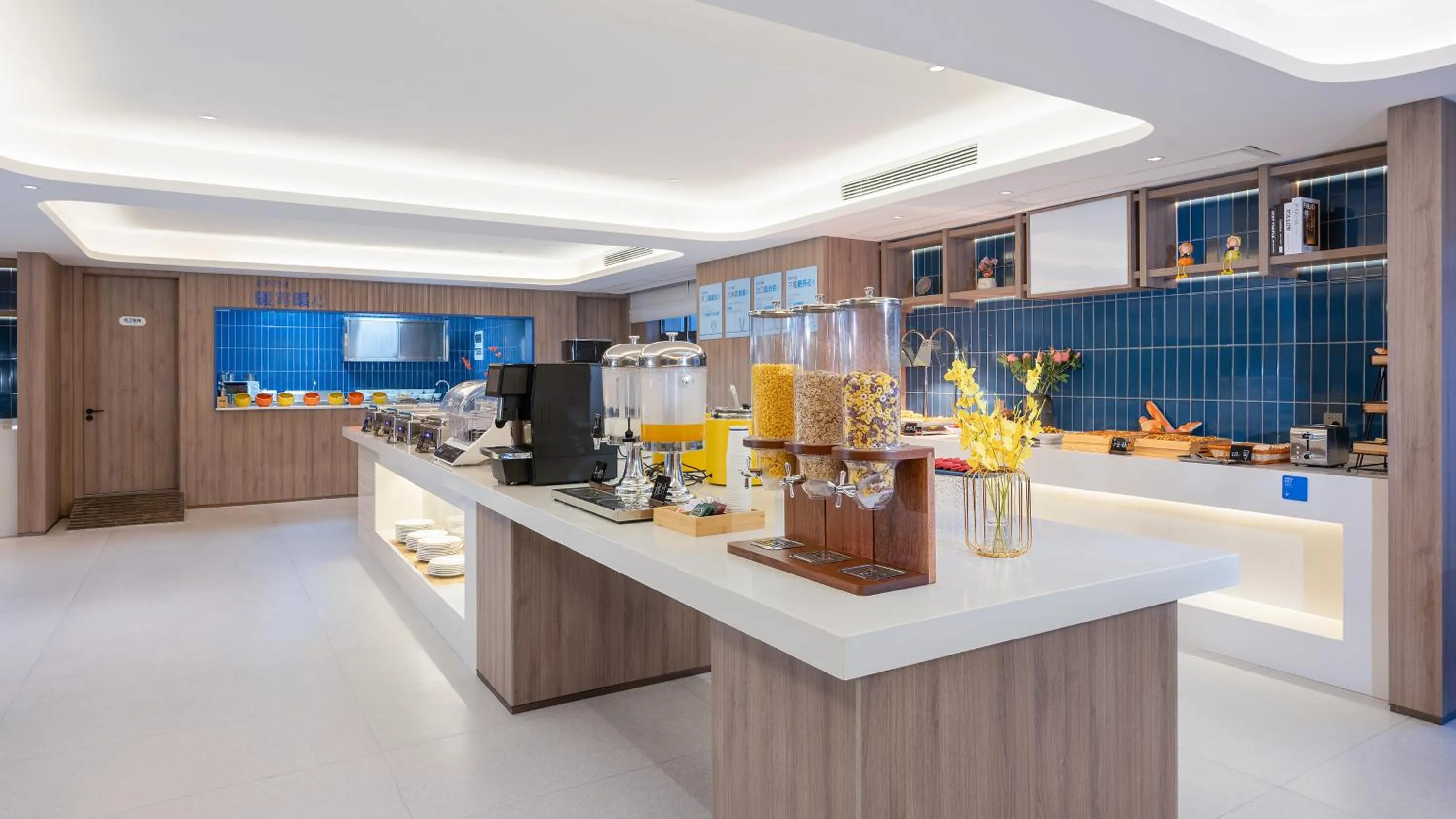 Restaurant/places to eat in Holiday Inn Express Chenzhou Suxian by IHG