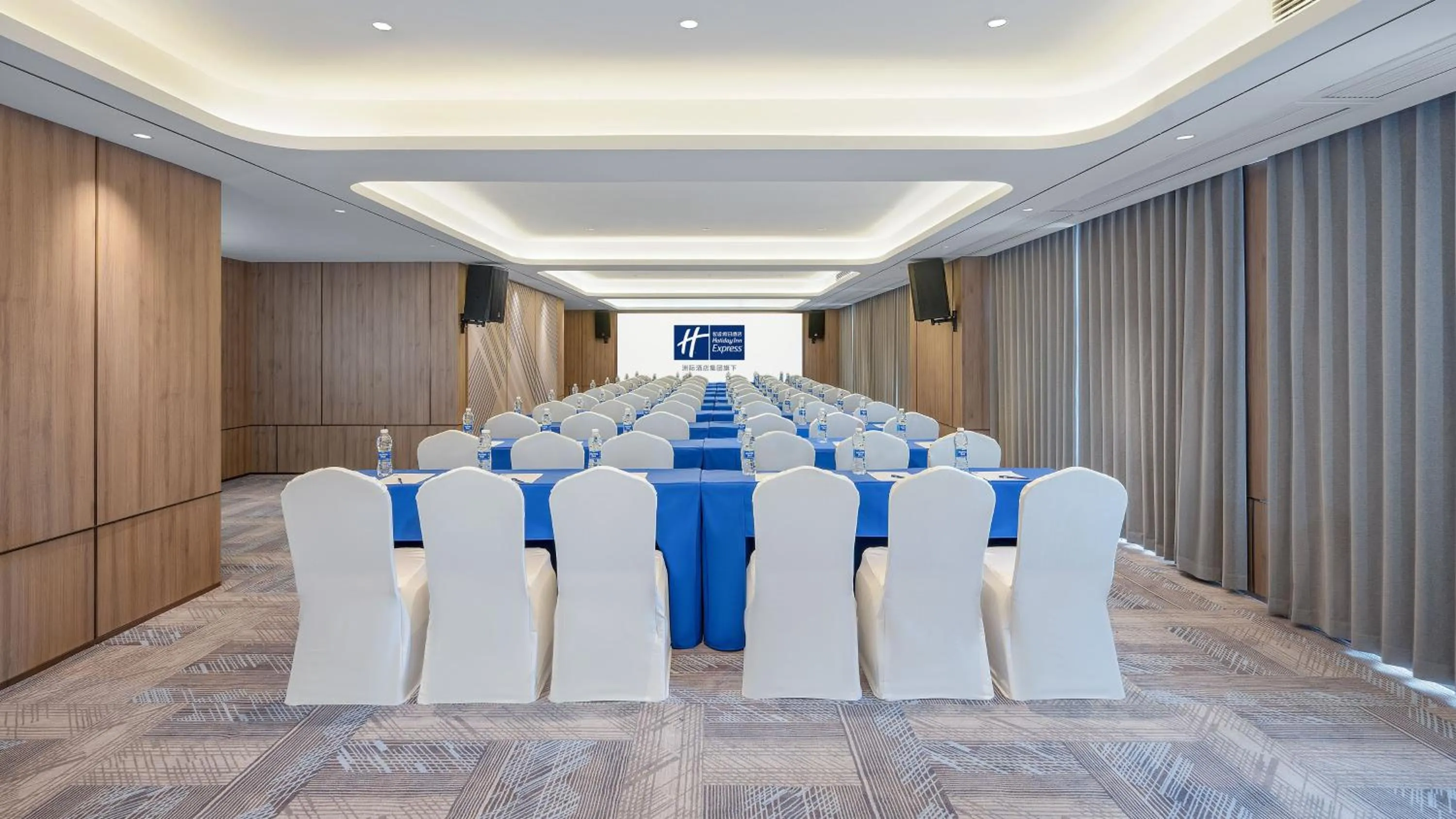Meeting/conference room in Holiday Inn Express Chenzhou Suxian by IHG